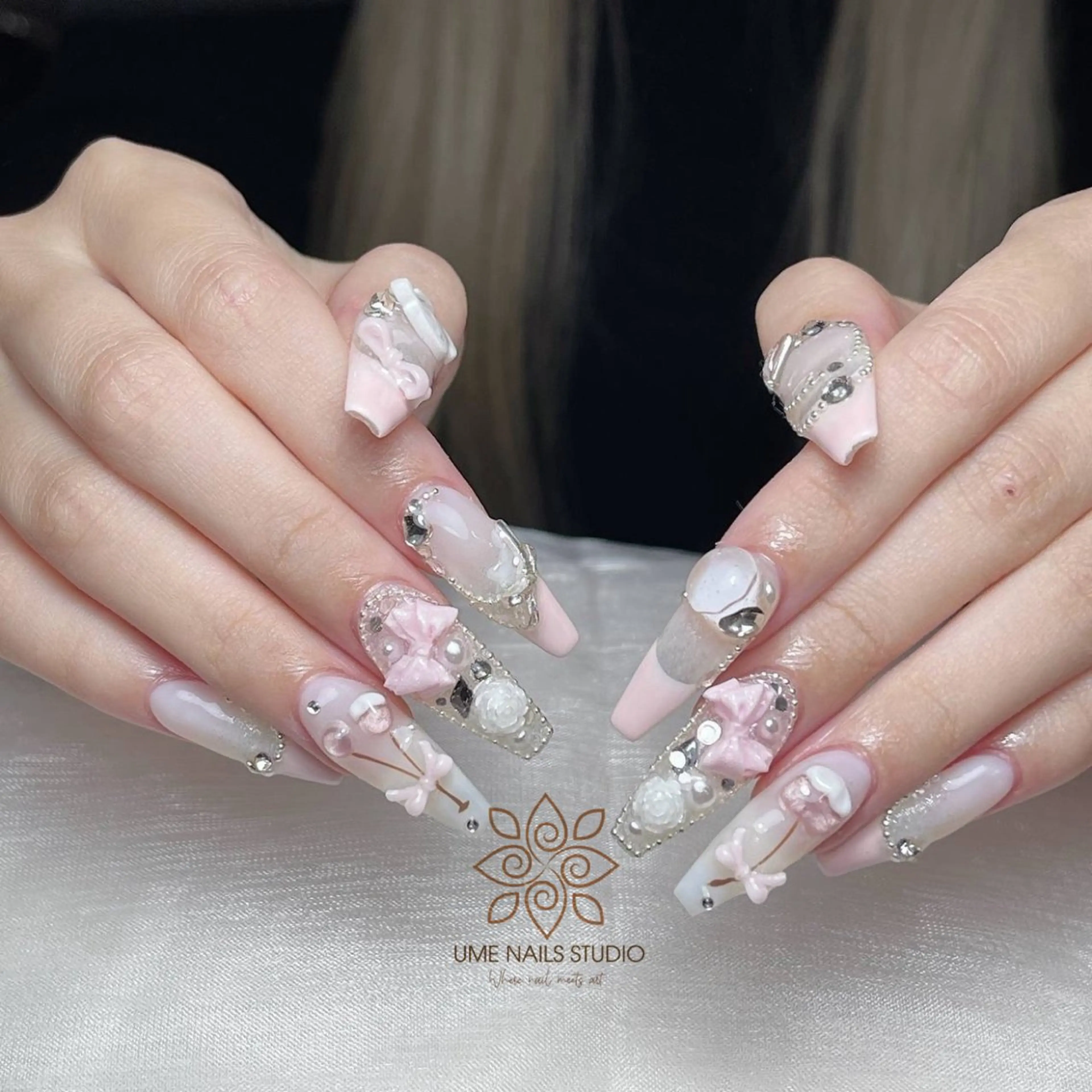 ネイル チークネイル クリアネイル ガーリー キラキラネイル 韓国ネイル ハンドネイル Ume Nail Studioのネイルデザイン