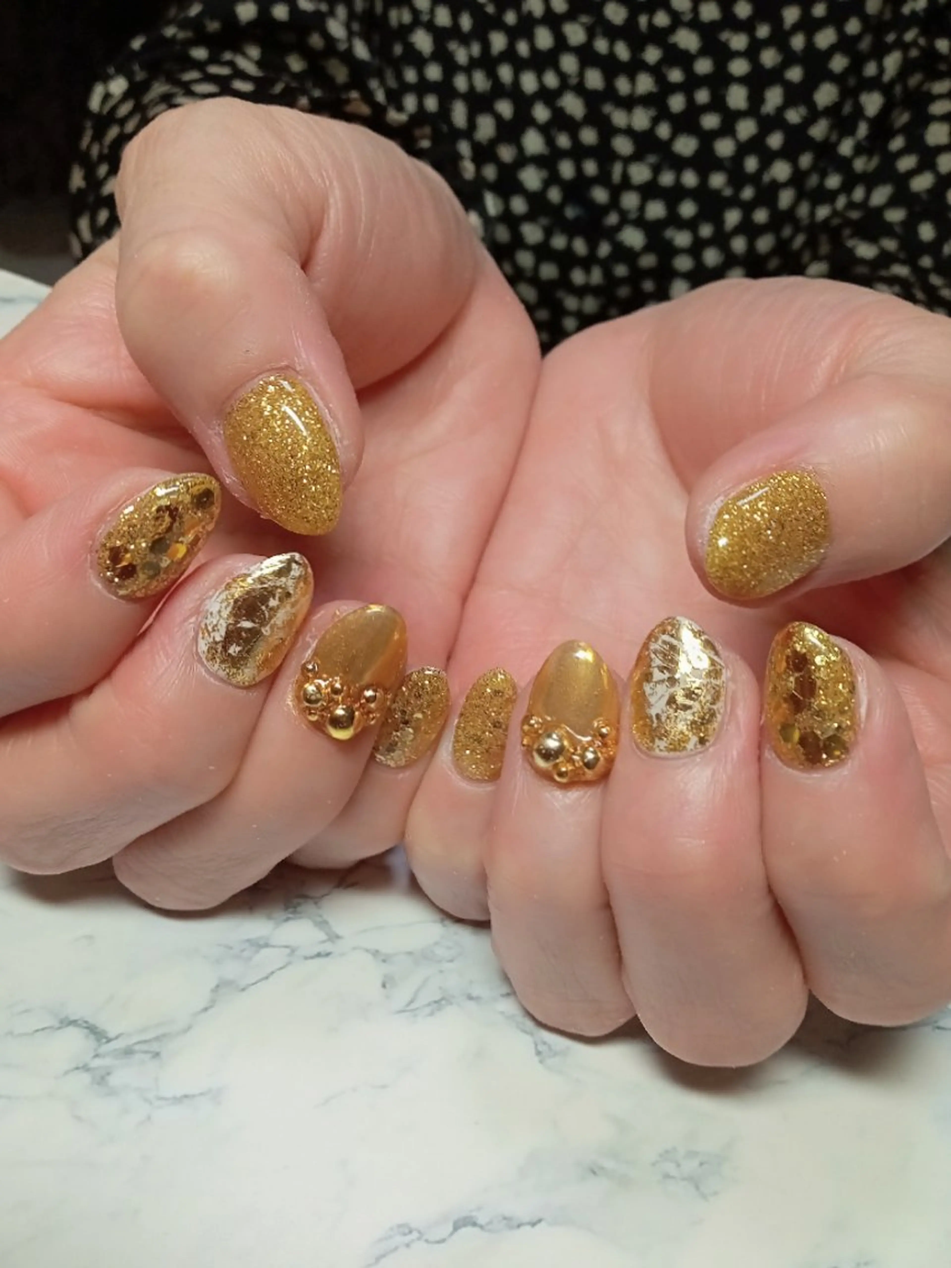 ネイル ジェルネイル ゴールド ホログラムネイル ラメ(グリッター) 持ち込み ハンドネイル flure de neige yukiのネイルデザイン