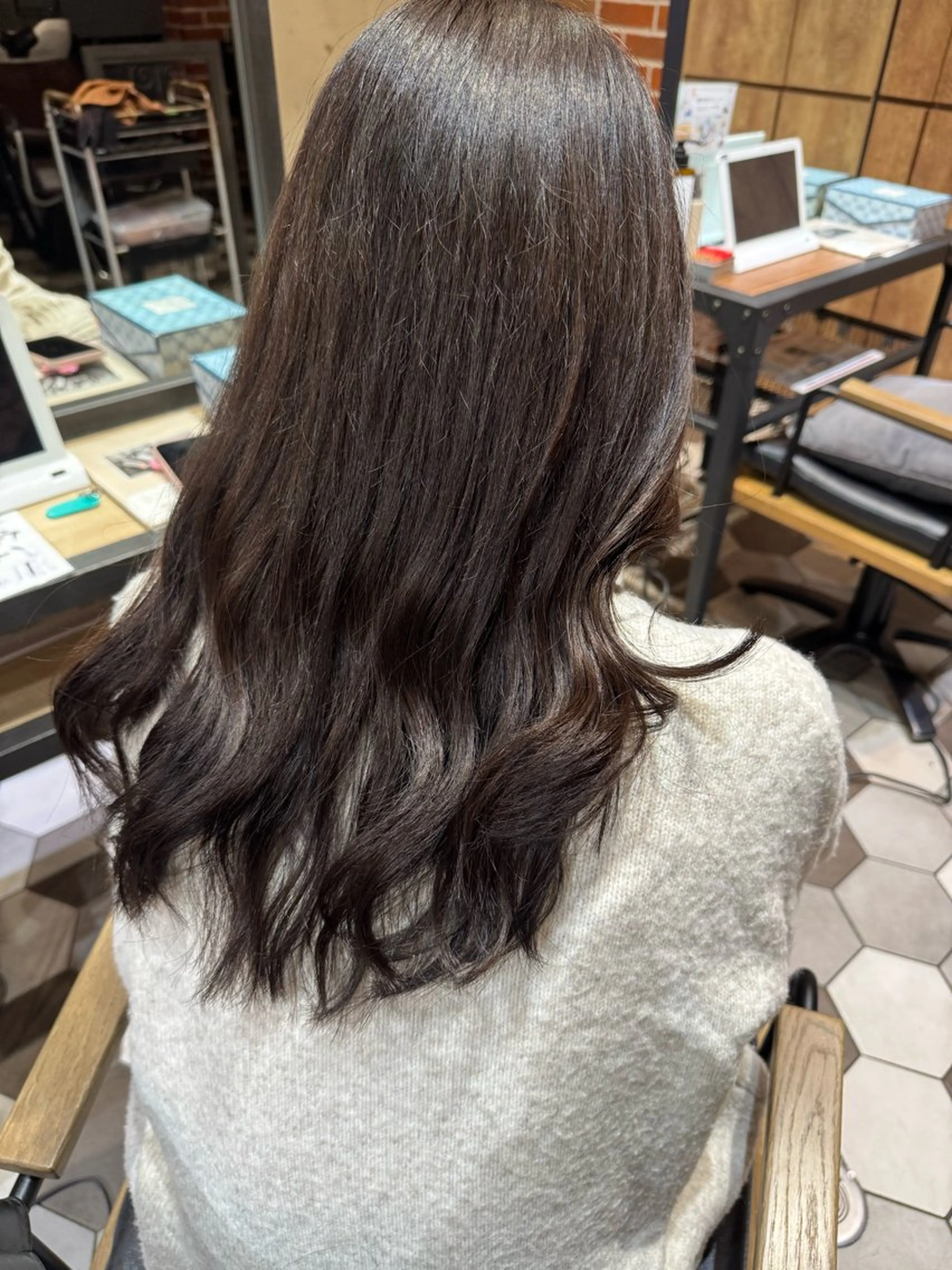 セミロング カラー ヘアカラー 近藤 愛理のヘアスタイル
