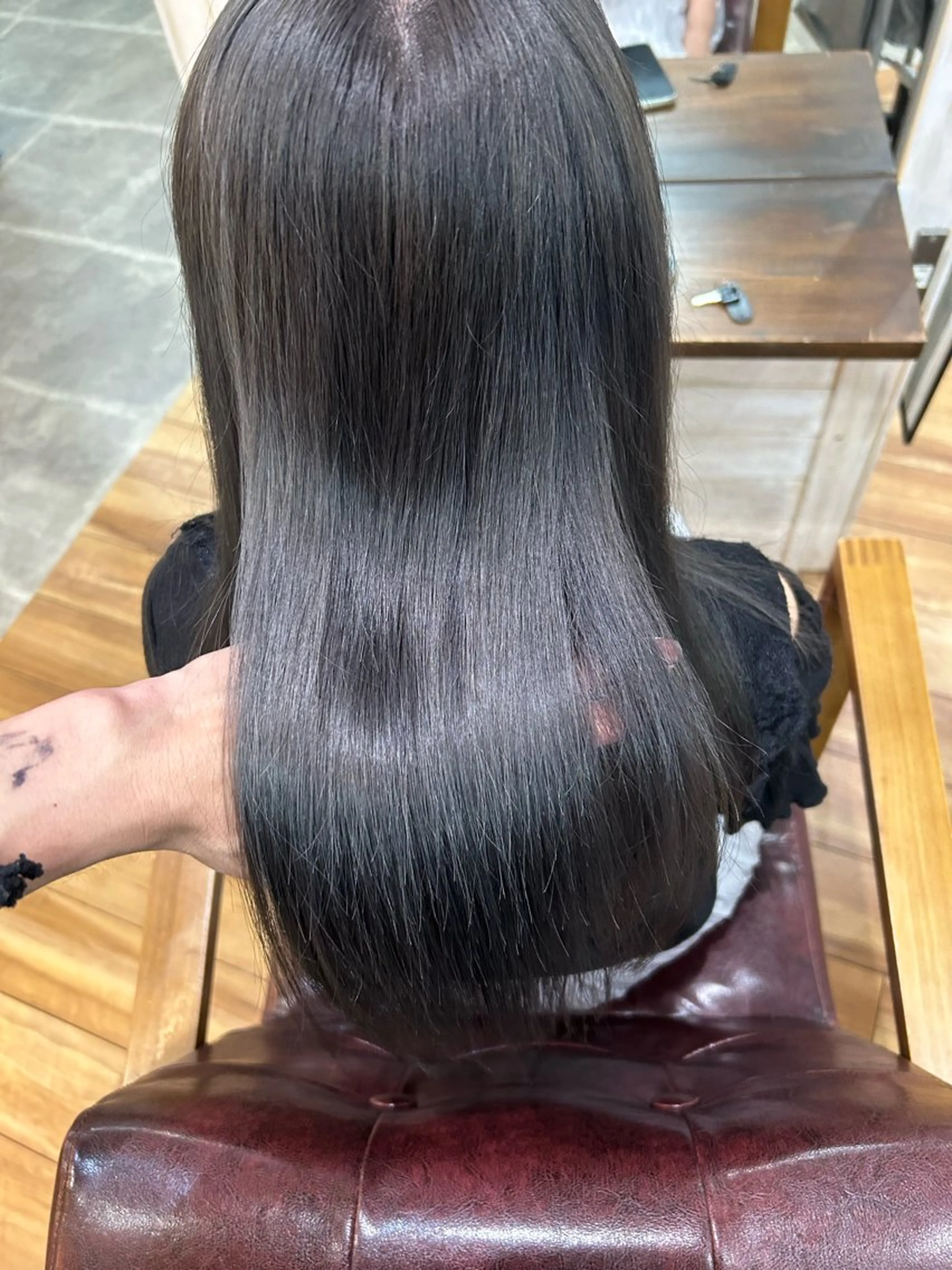 セミロング カラー グレージュ ヘアカラー CECIL hair なんば店所属・メンズパーマ 艶髪☆店長☆有馬のヘアスタイル