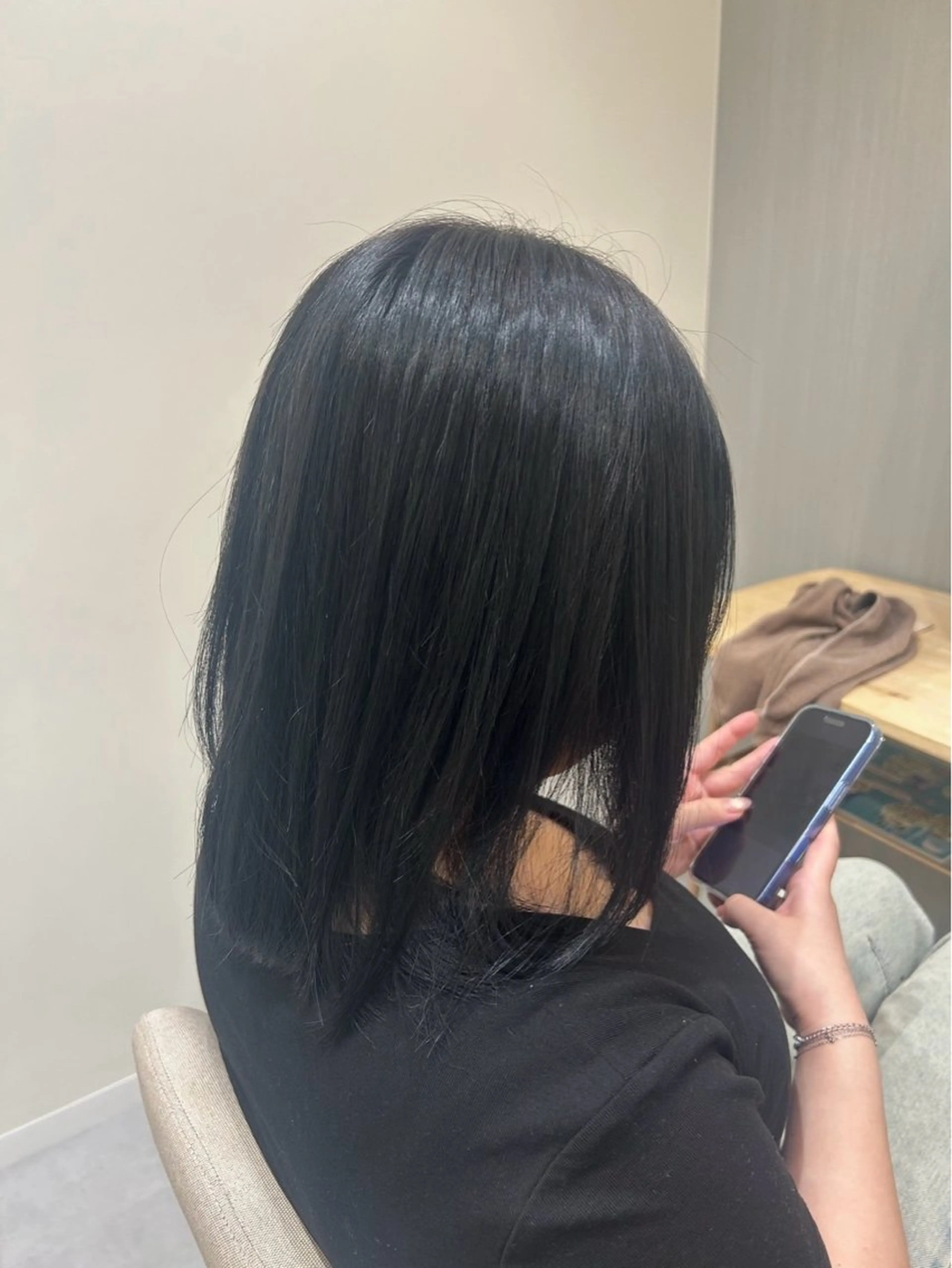 ミディアム カラー 崎村 寧々のヘアスタイル