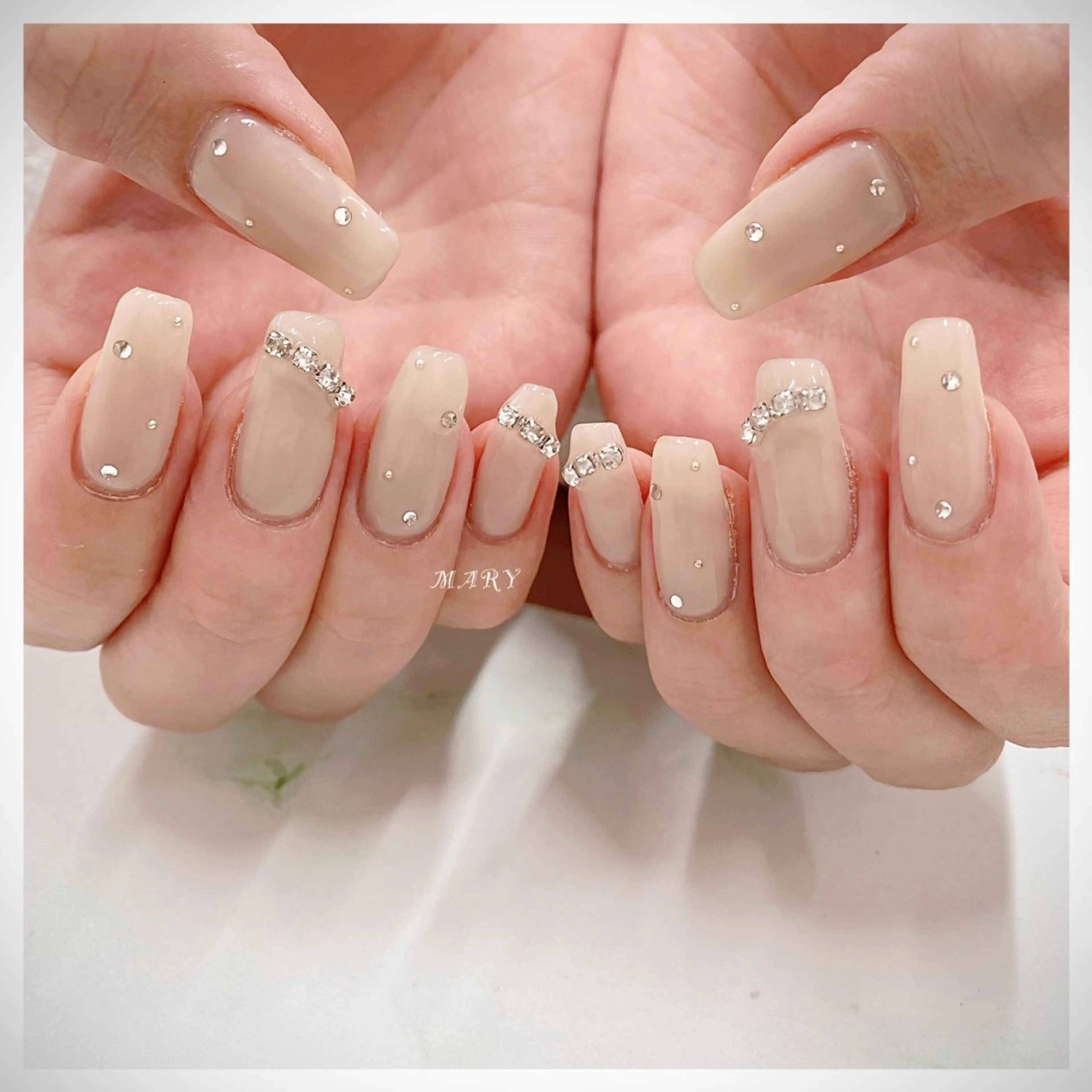 ネイル ニュアンスネイル ワンカラーネイル ワンホンネイル ホワイト ハンドネイル Mary nail所属・Mary nail .narumiのネイルデザイン
