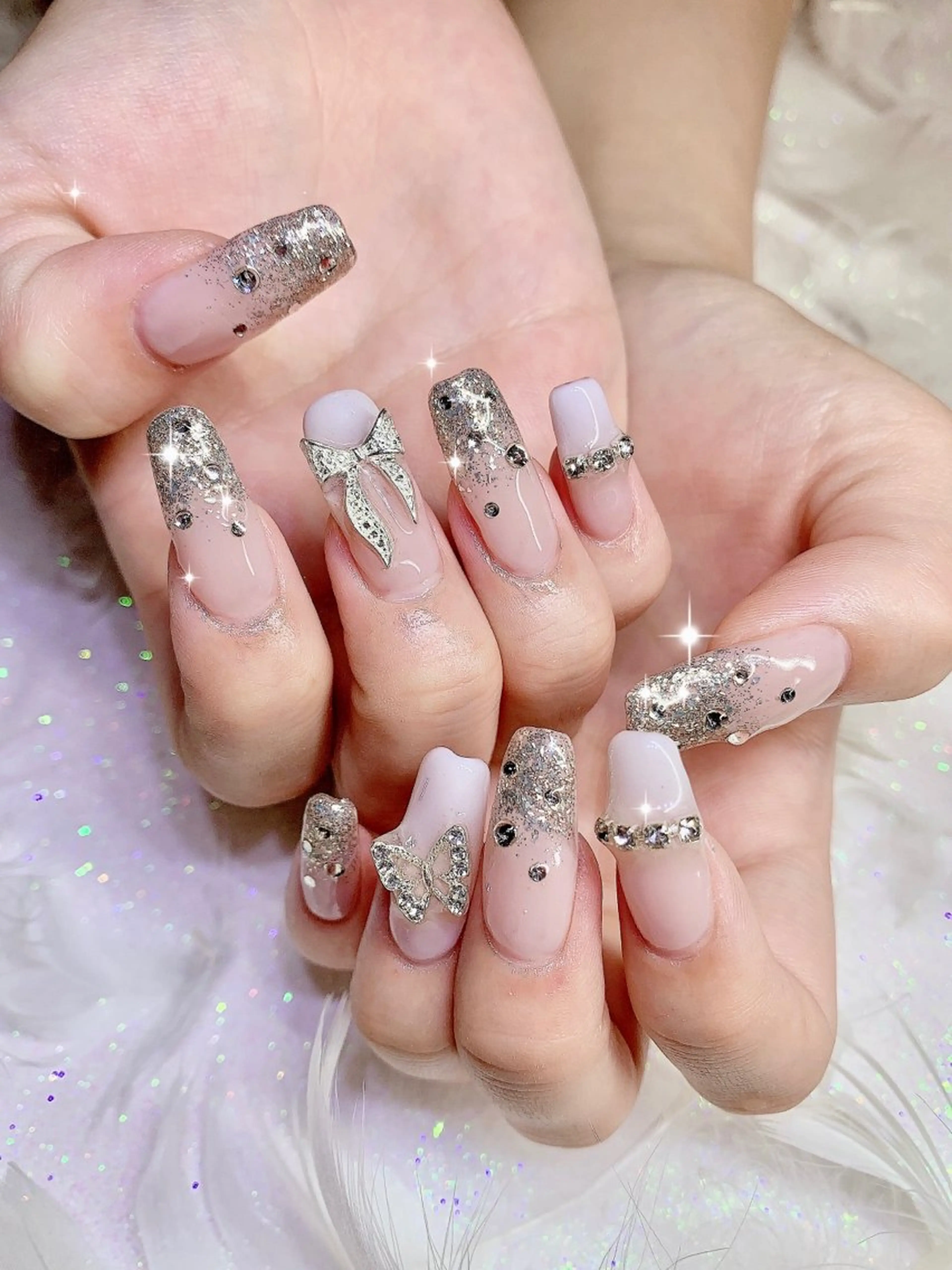 ネイル キラキラネイル 韓国ネイル 持ち込み リボン ストーンネイル シェアサロンLei.g(レイジー)所属・3Dアートネイル💗 都築レナのネイルデザイン