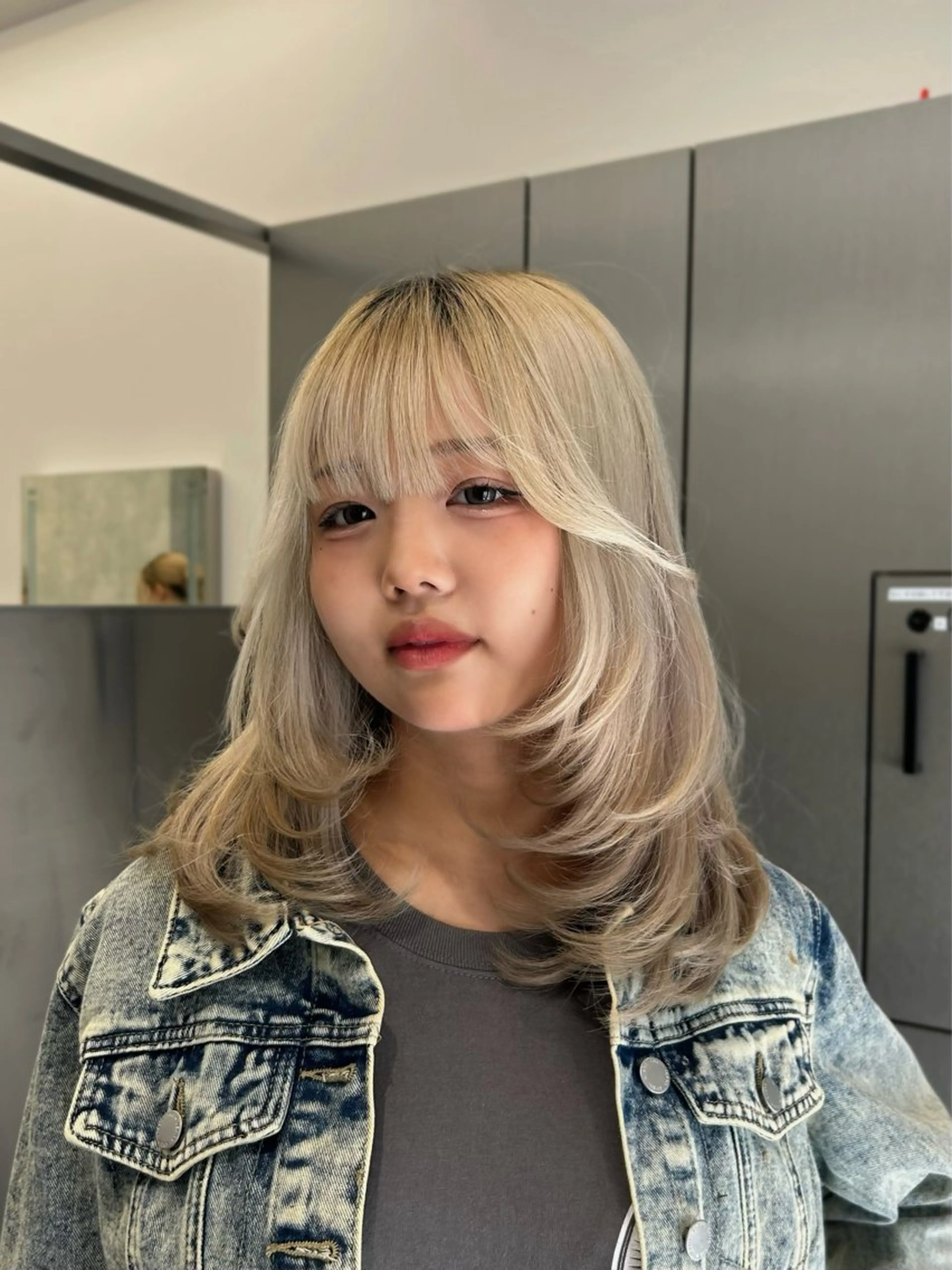 セミロング 顔まわりレイヤー 顔周りカット ハイライト レイヤーカット 大人レイヤー/艶髪 🇺🇸TOMONAのヘアスタイル