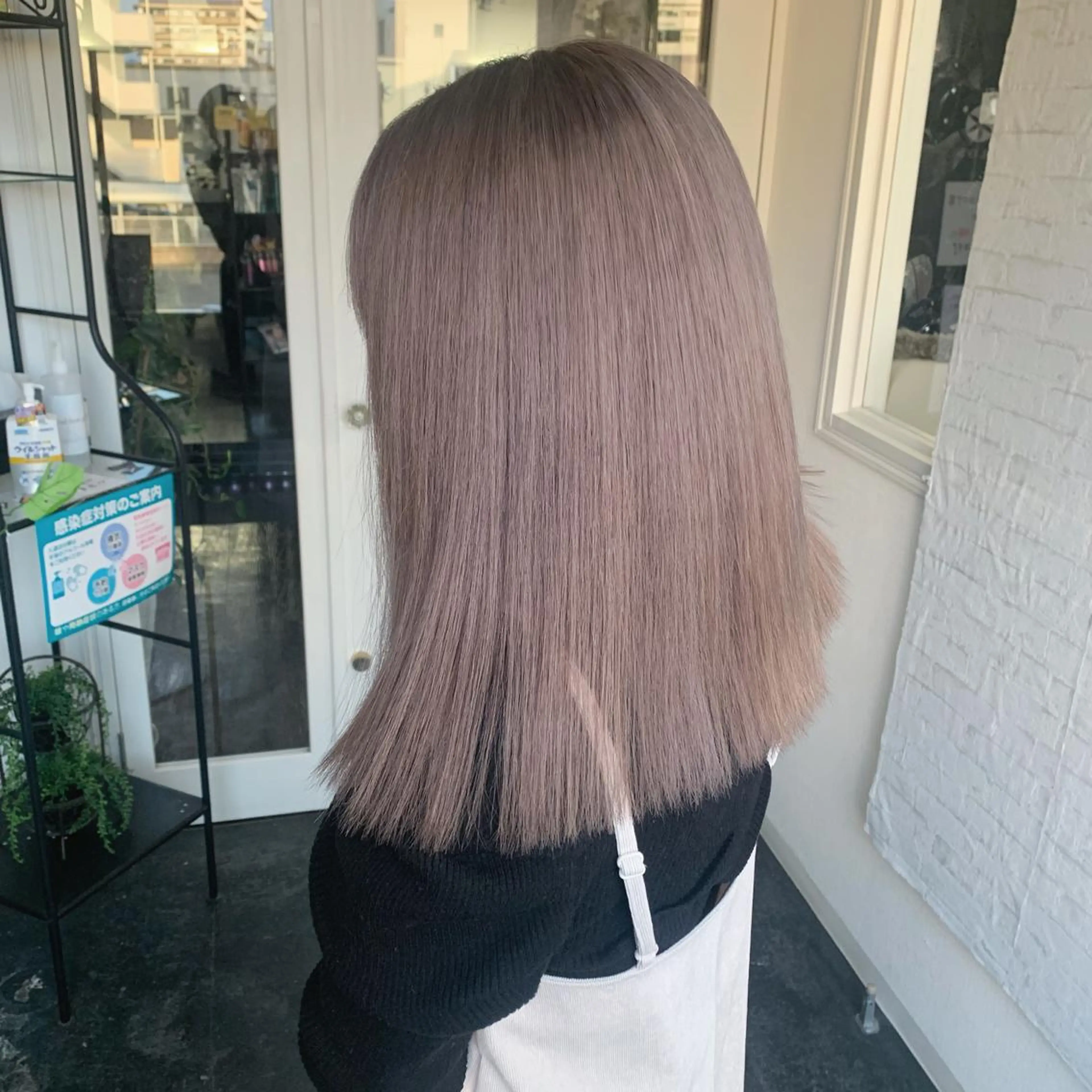 セミロング カラー グレージュ ヘアカラー 袴田 伊代のヘアスタイル