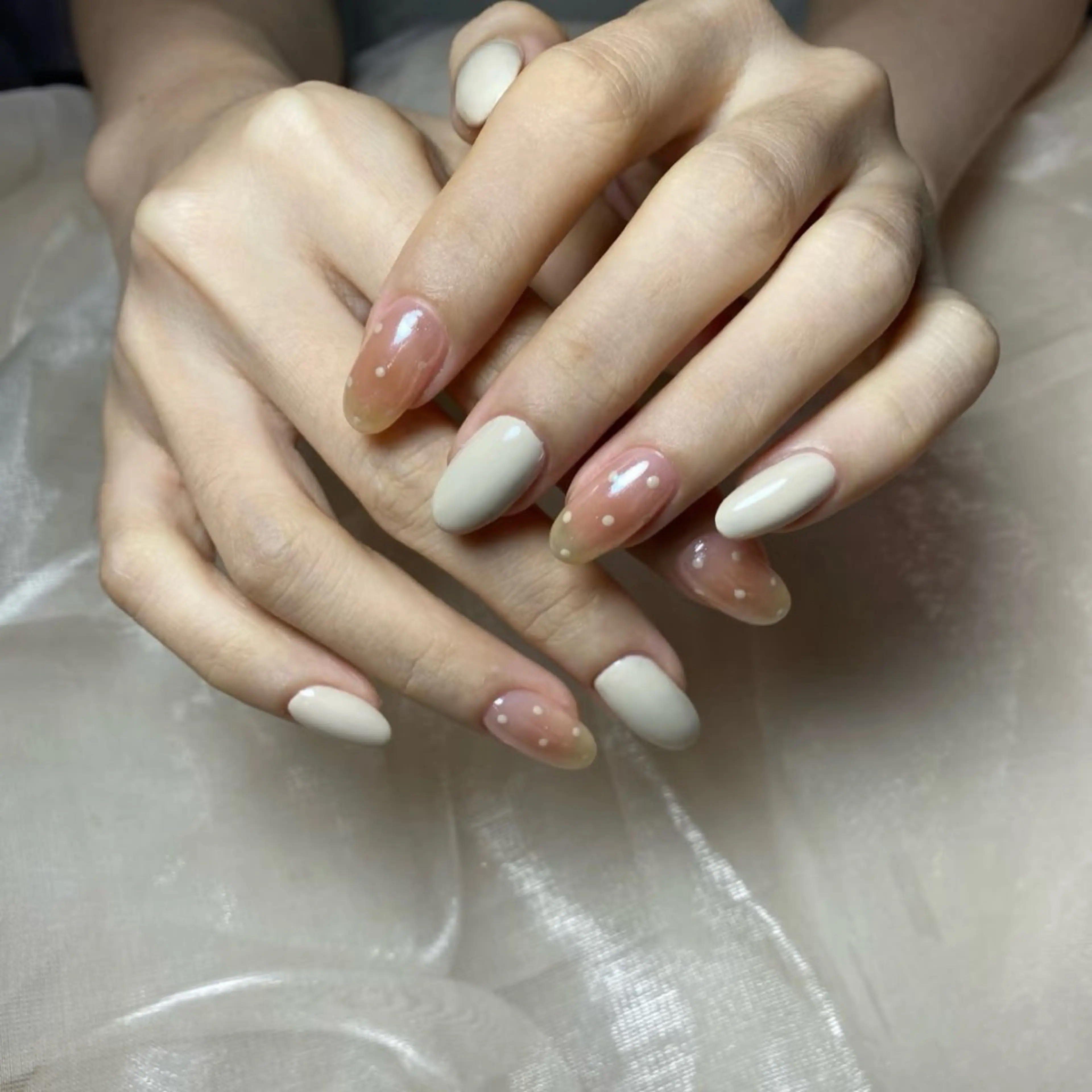 ネイル ハンドネイル チョウ 🦋のネイルデザイン