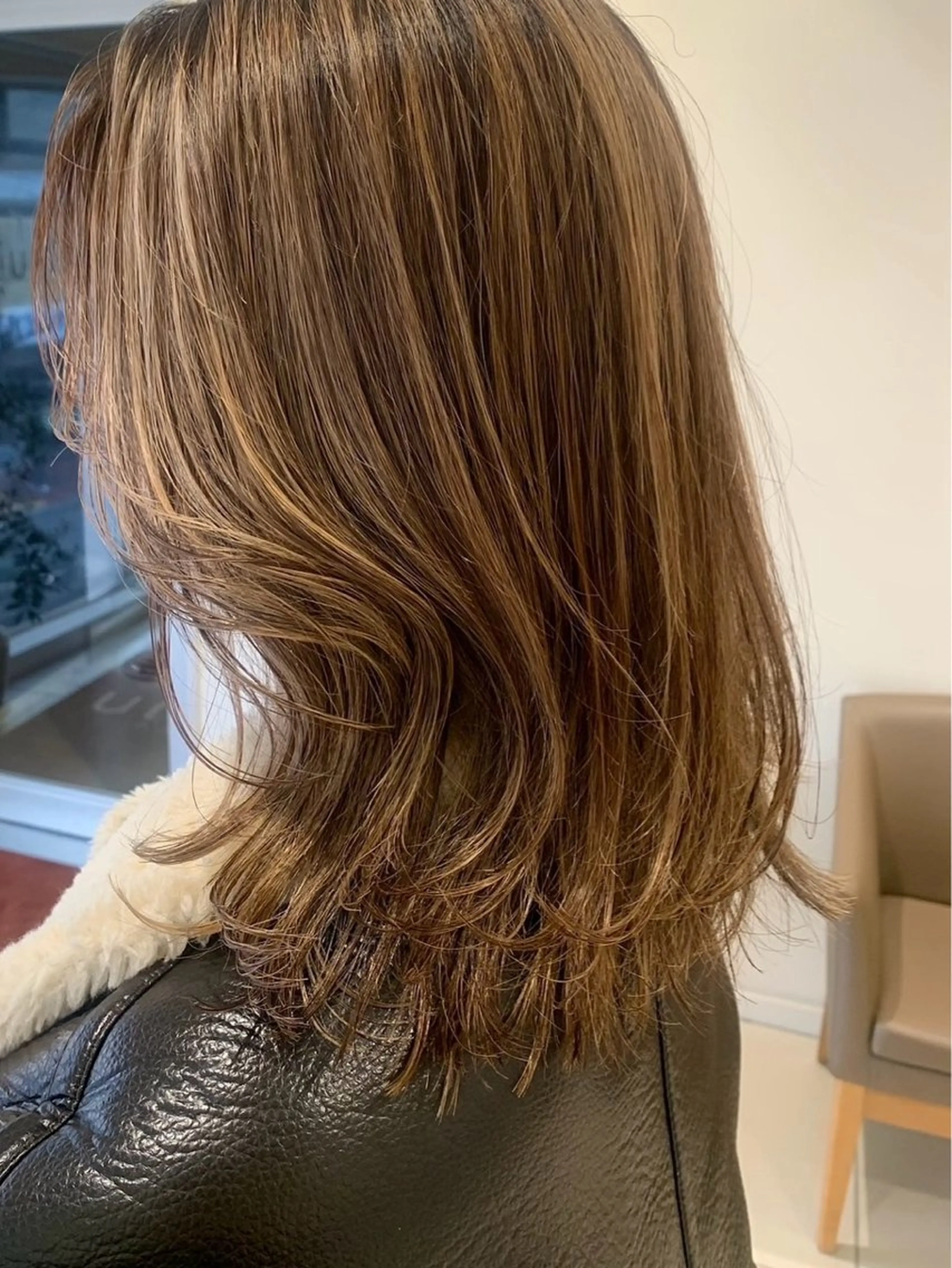 ミディアム カラー ベージュカラー ブリーチ ハイライトカラー ハイライト ヘアカラー 🤎ハイライト/ 艶カラー/銀座🤎のヘアスタイル