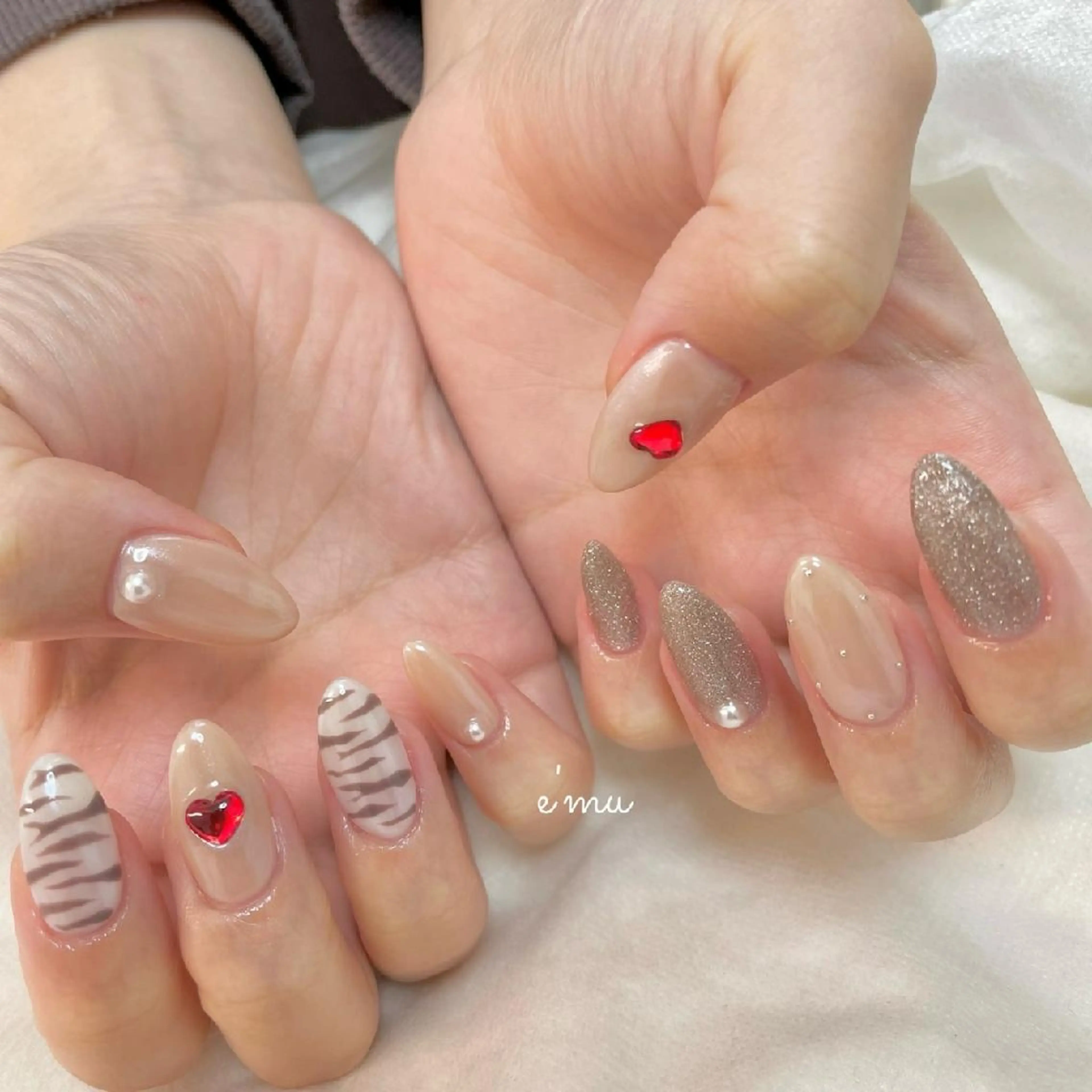 ネイル アニマル柄 オーロラネイル ハート nail salon e'mu💐のネイルデザイン