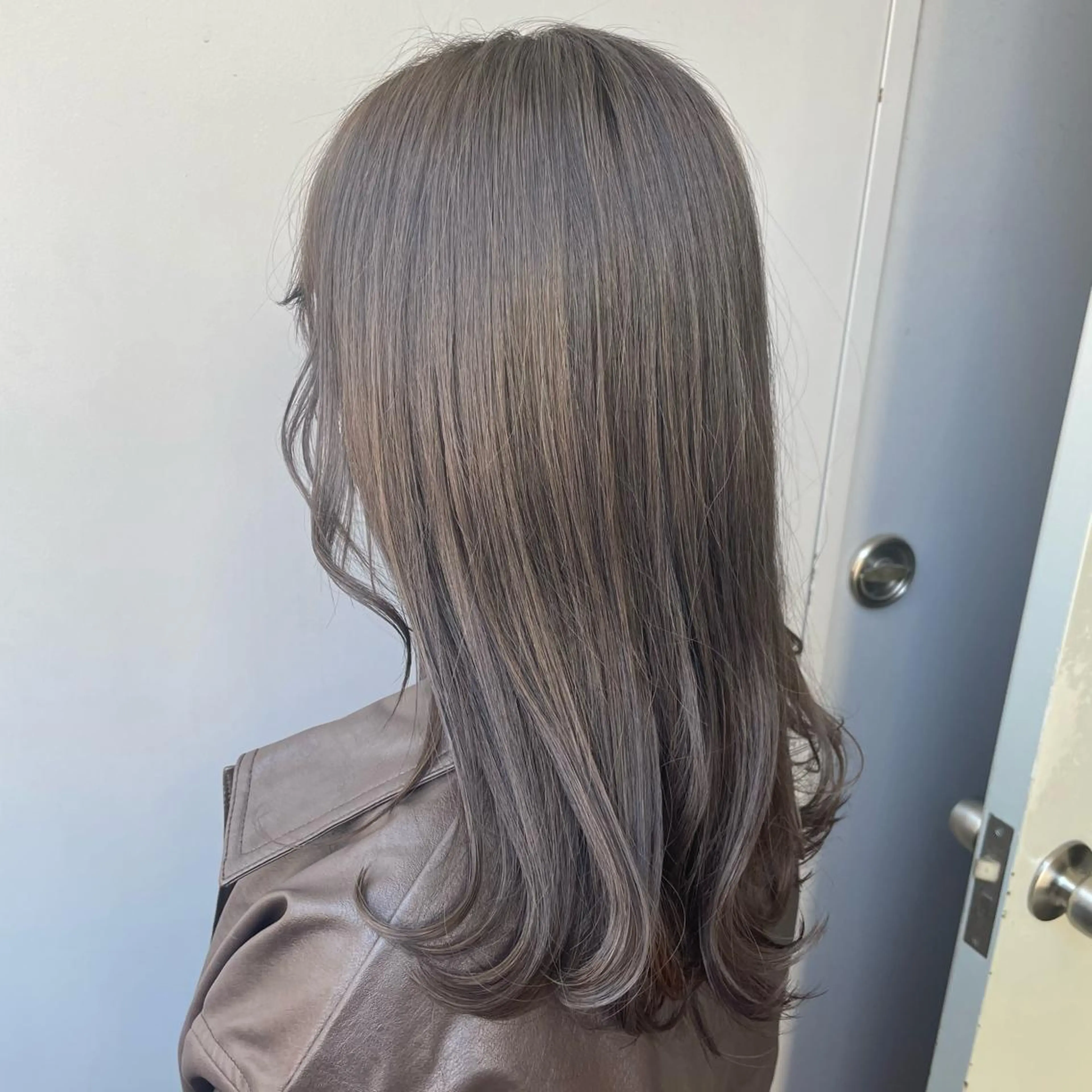 ロング カラー 韓国レイヤー ハッシュカットのヘアスタイル