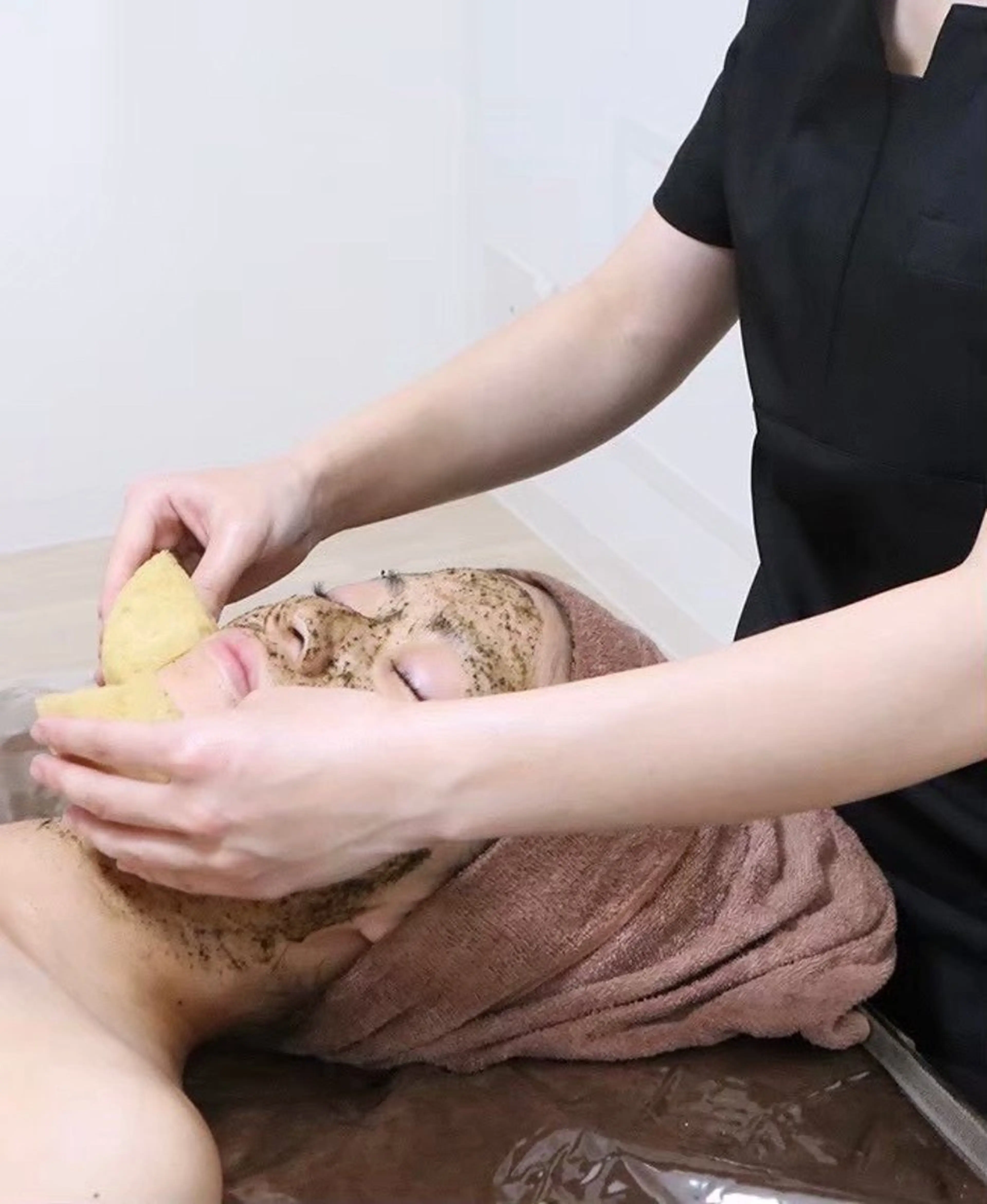 肌質改善【REVI】ハーブピーリング（顔​〜​首）の写真