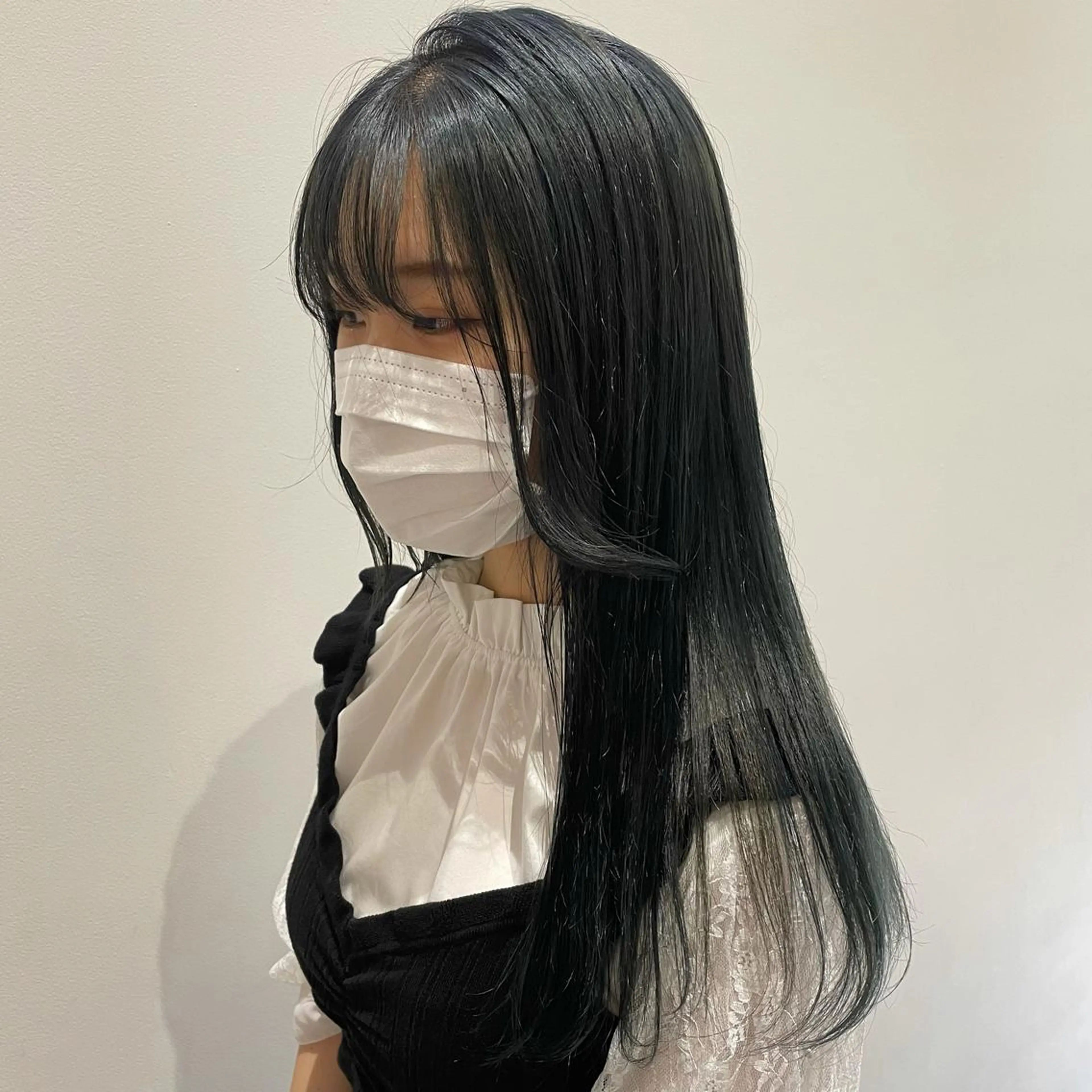 ロング カラー 黒髪 ブルーカラー ブルーブラック カット ヘアカラー トリートメント volta∞knot所属・狩野 羅夢のヘアスタイル