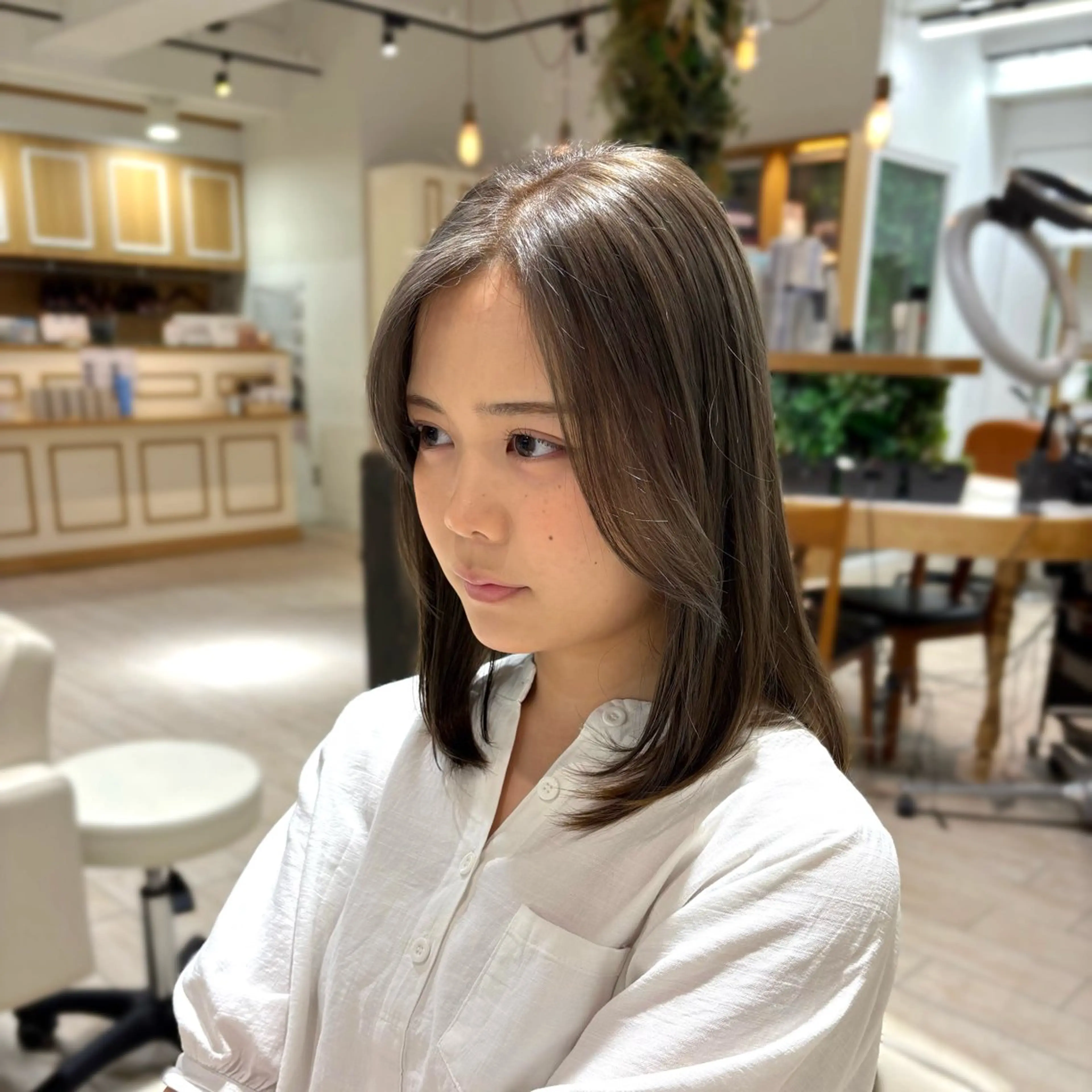 セミロング カラー ベージュカラー オリーブベージュ ヘアカラー Kurumi 🩰暖色カラーのヘアスタイル
