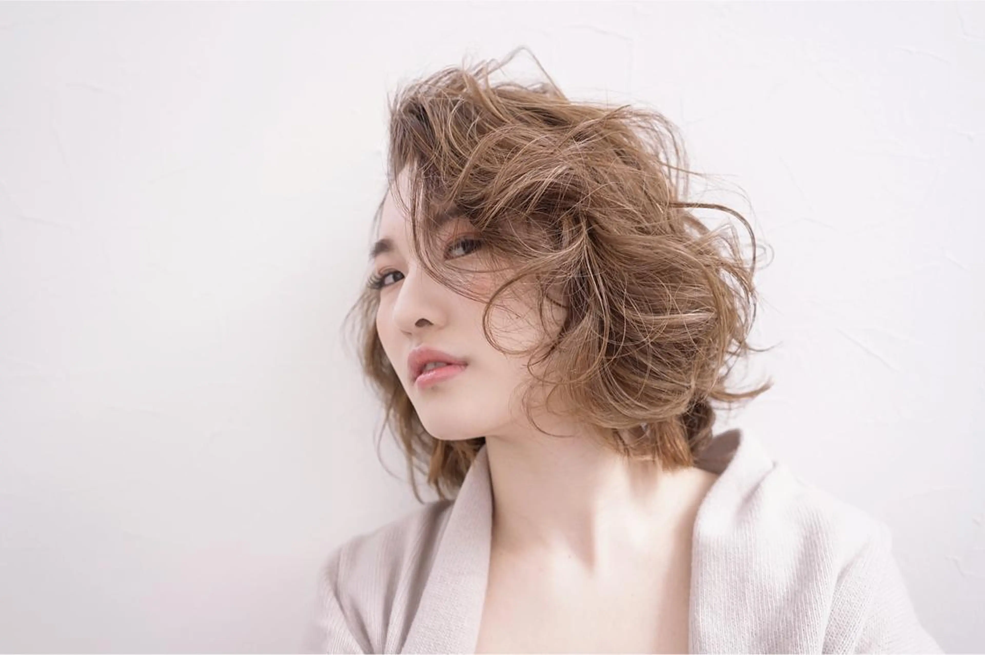 ミディアム カラー ハイライトカラー ボブ 外国人風カラー ハイライト WHOLE所属・花井 啓好のヘアスタイル