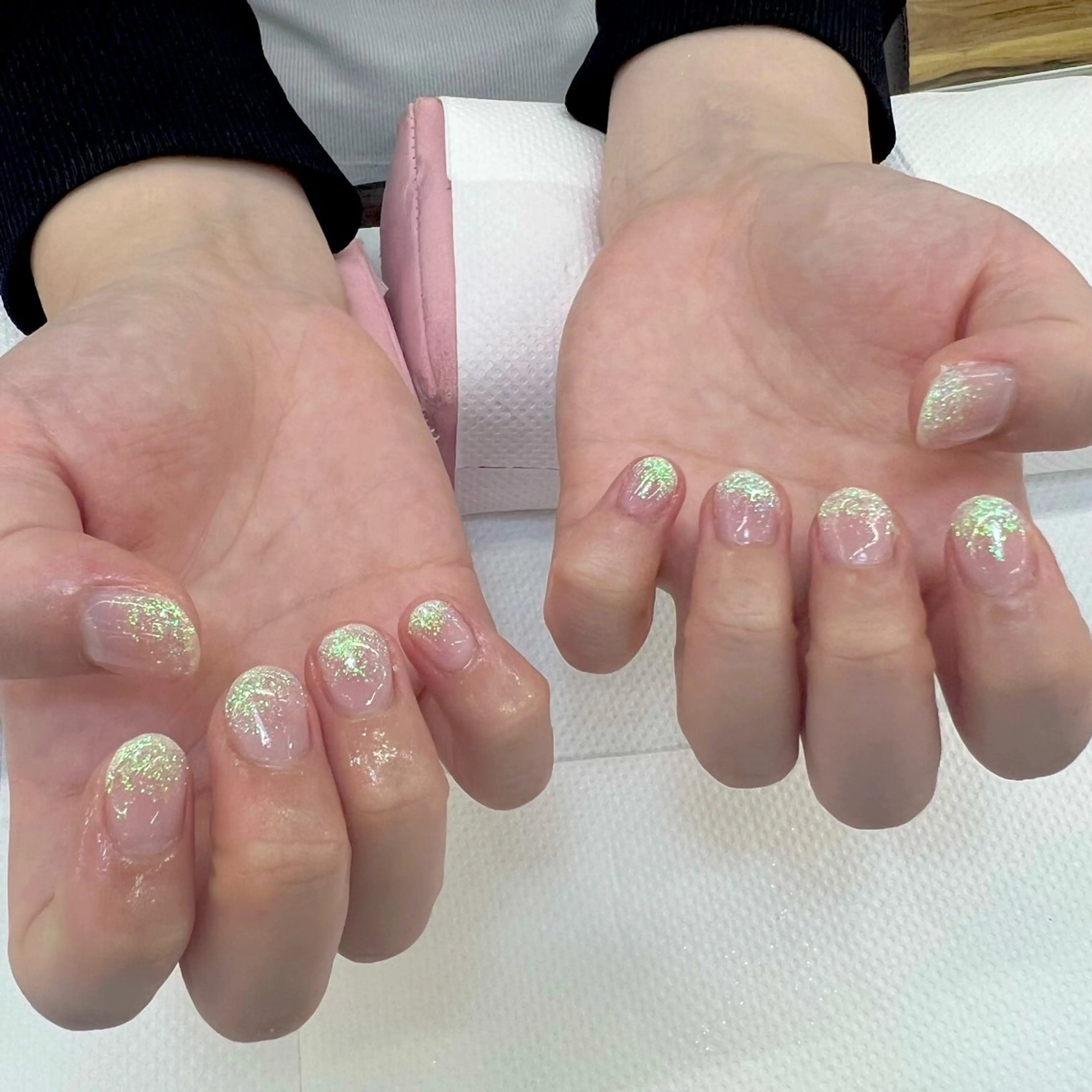 ネイル クリアネイル グラデーション グリーン ラメ(グリッター) ラメグラデーション 【MAXKELLY】 KOBIKI🐾のネイルデザイン