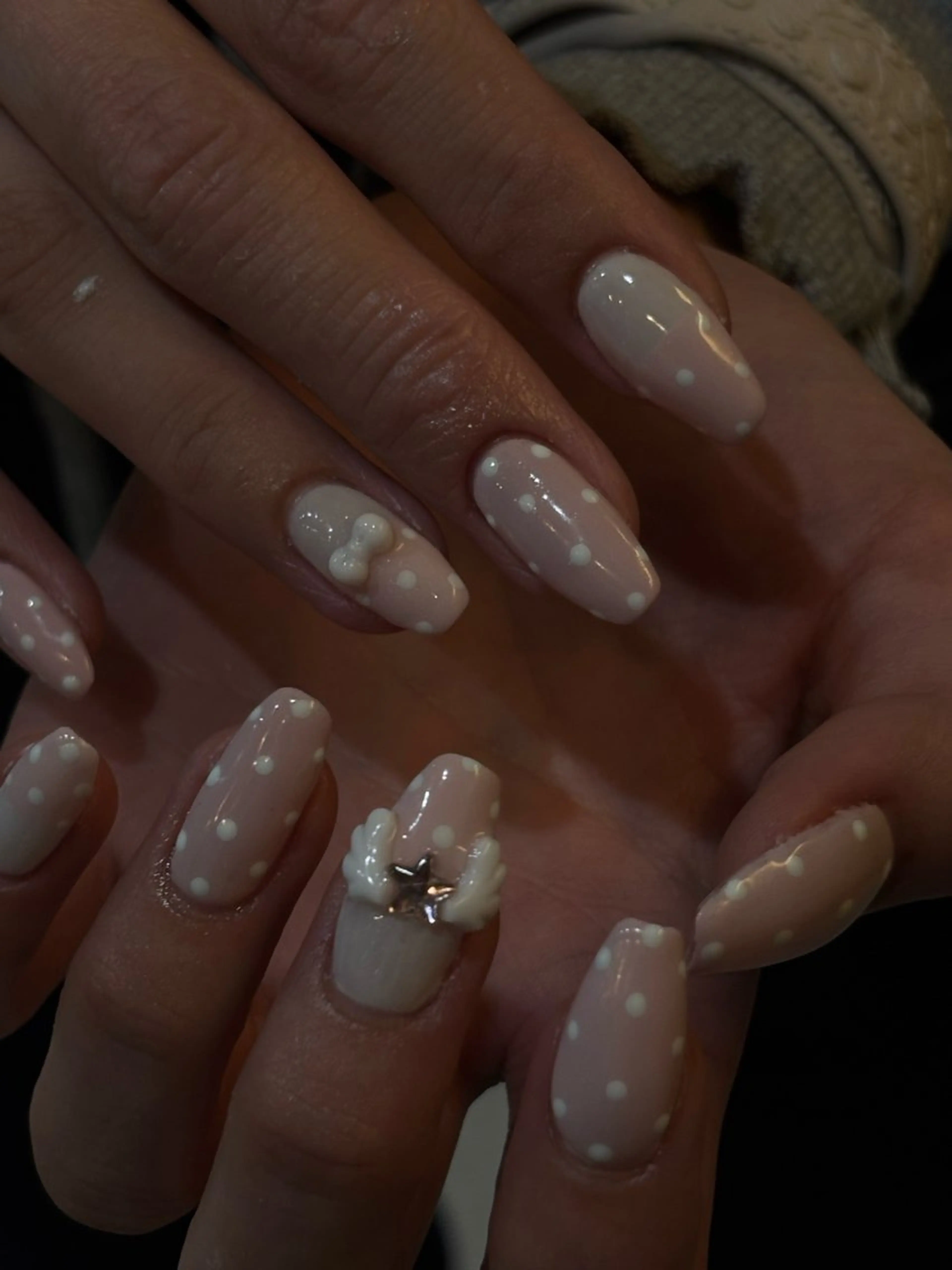 ネイル ドット ピンク ホワイト ハンドネイル mood mitsukiのネイルデザイン