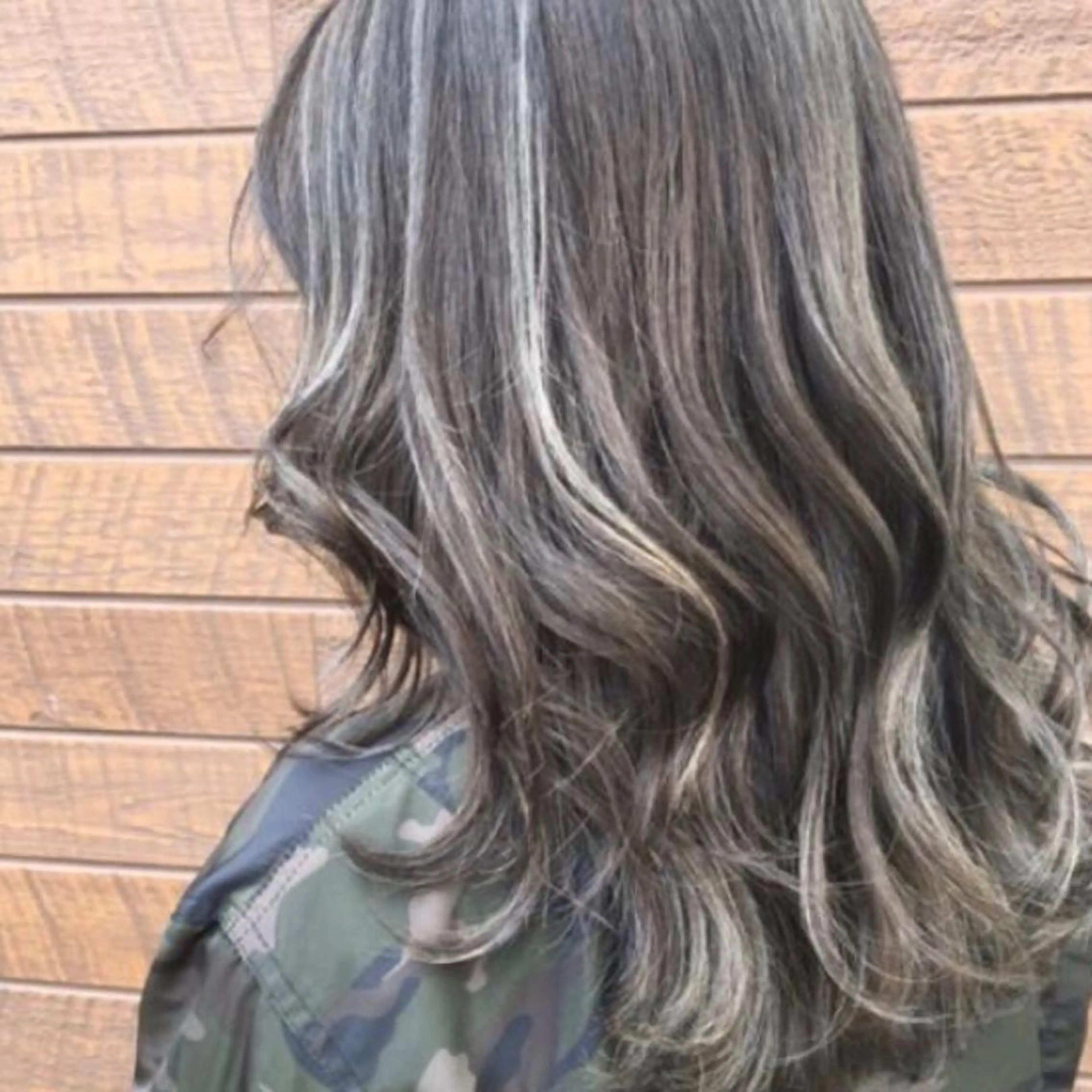 ロング カラー GRANDE アオキのヘアスタイル