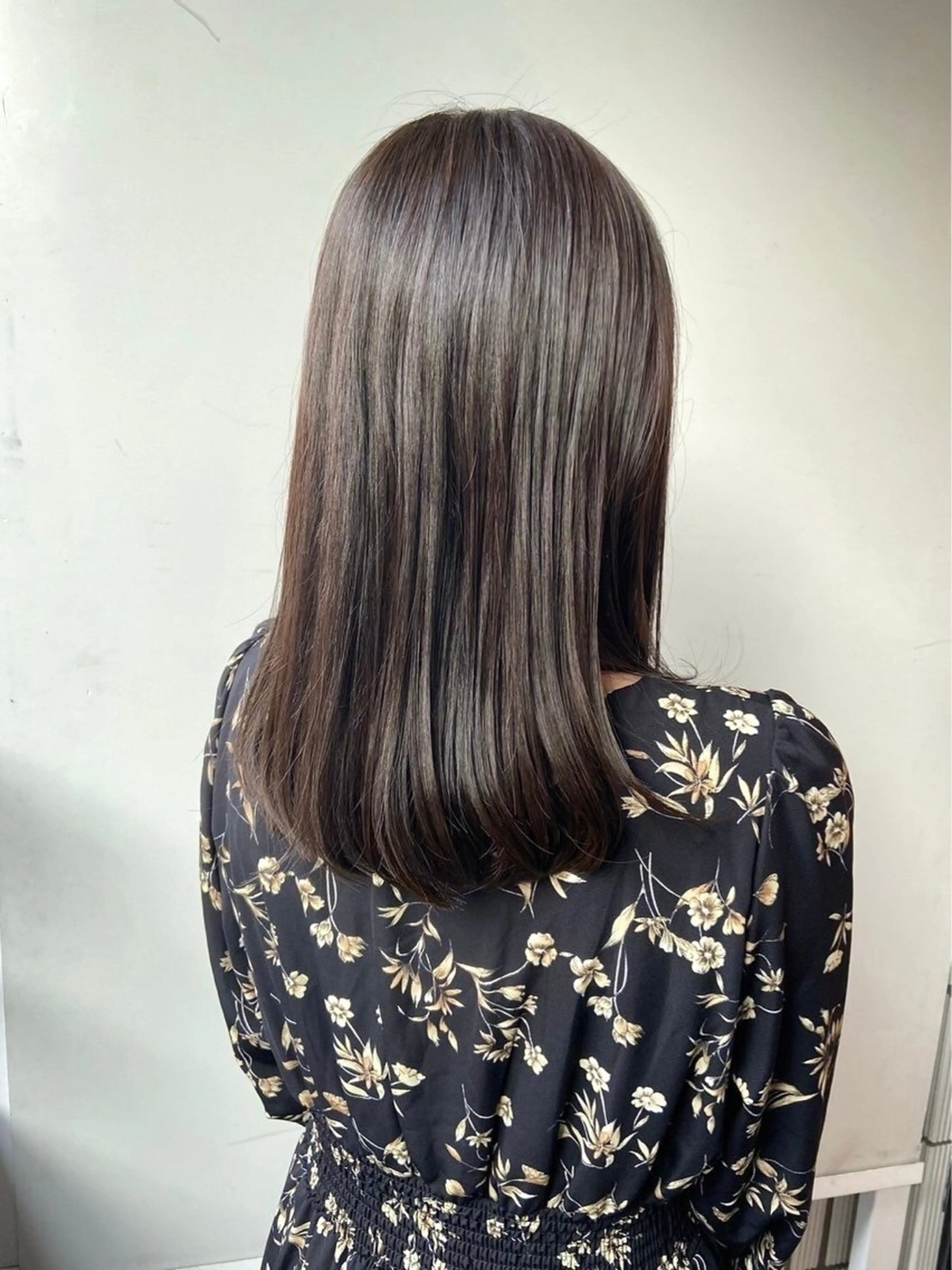 ミディアム カラー ヘアカラー ナチュラルベージュ 🧸yuuna🧋のヘアスタイル