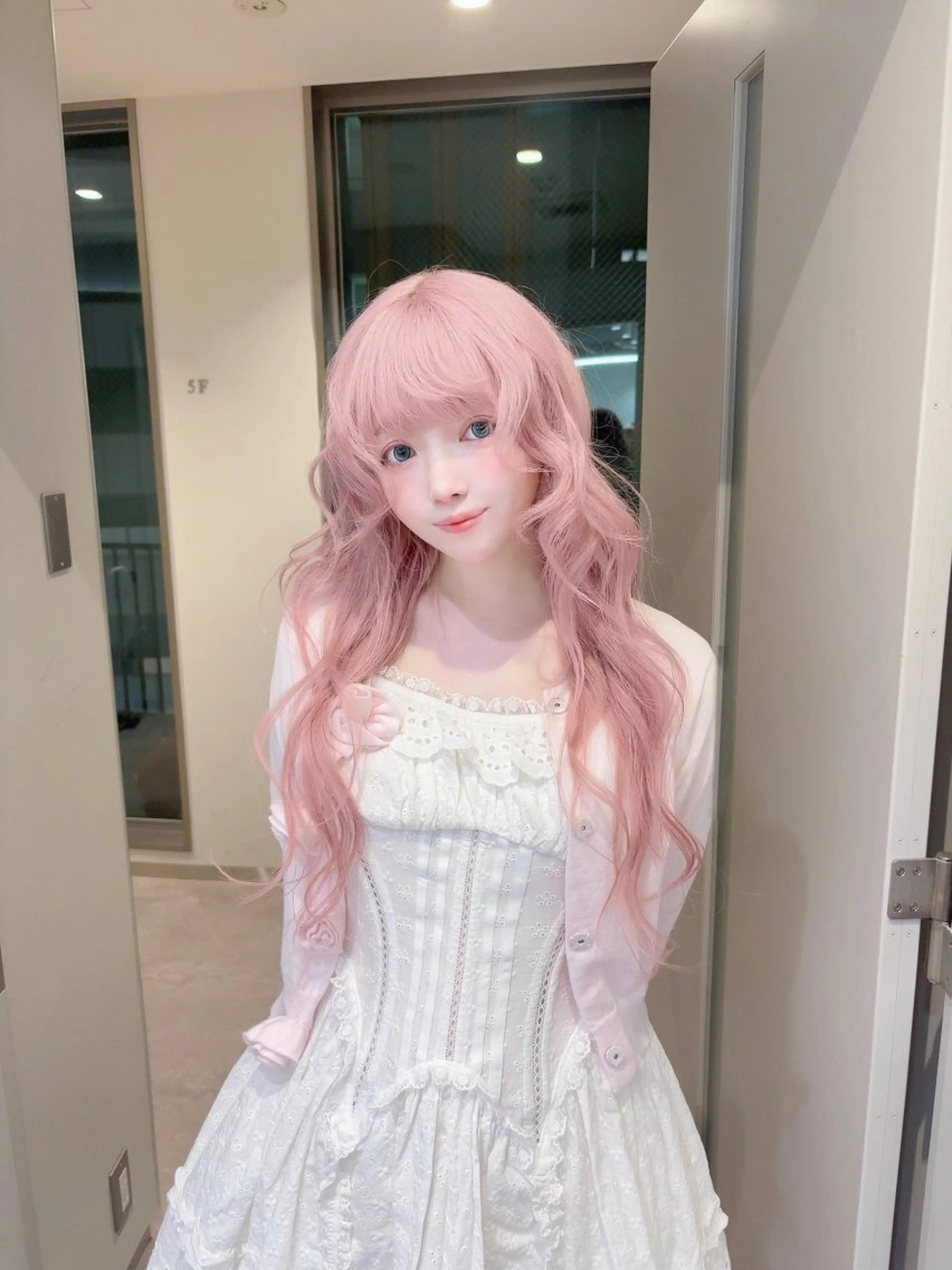 ロング カラー ピンクカラー ヘアカラー ハイトーン/ペール カラー/めい🎀のヘアスタイル