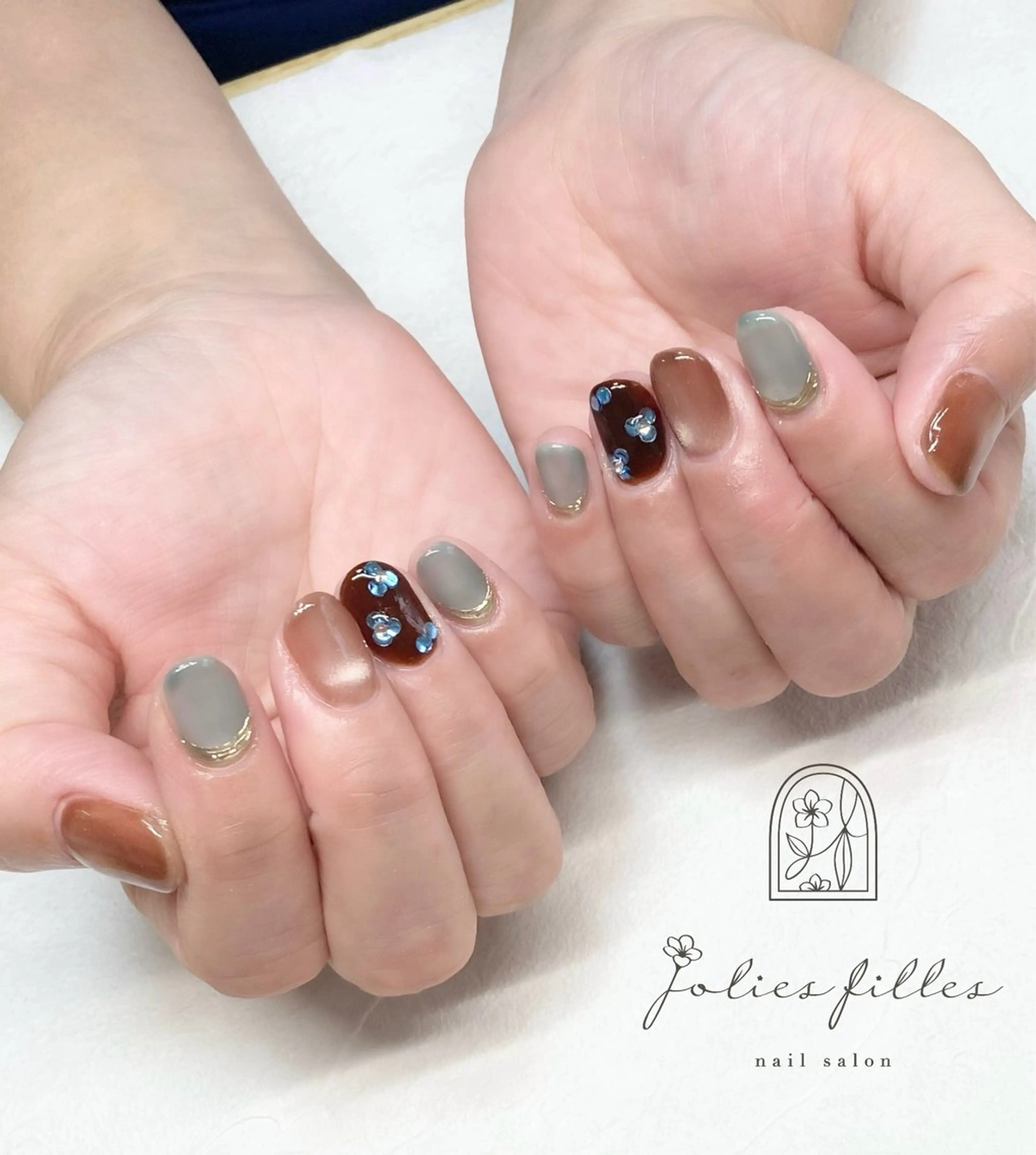 ネイル ブルー ブラウン ホログラムネイル キラキラネイル マグネットネイル ハンドネイル ジョリフィーユ 中出のネイルデザイン