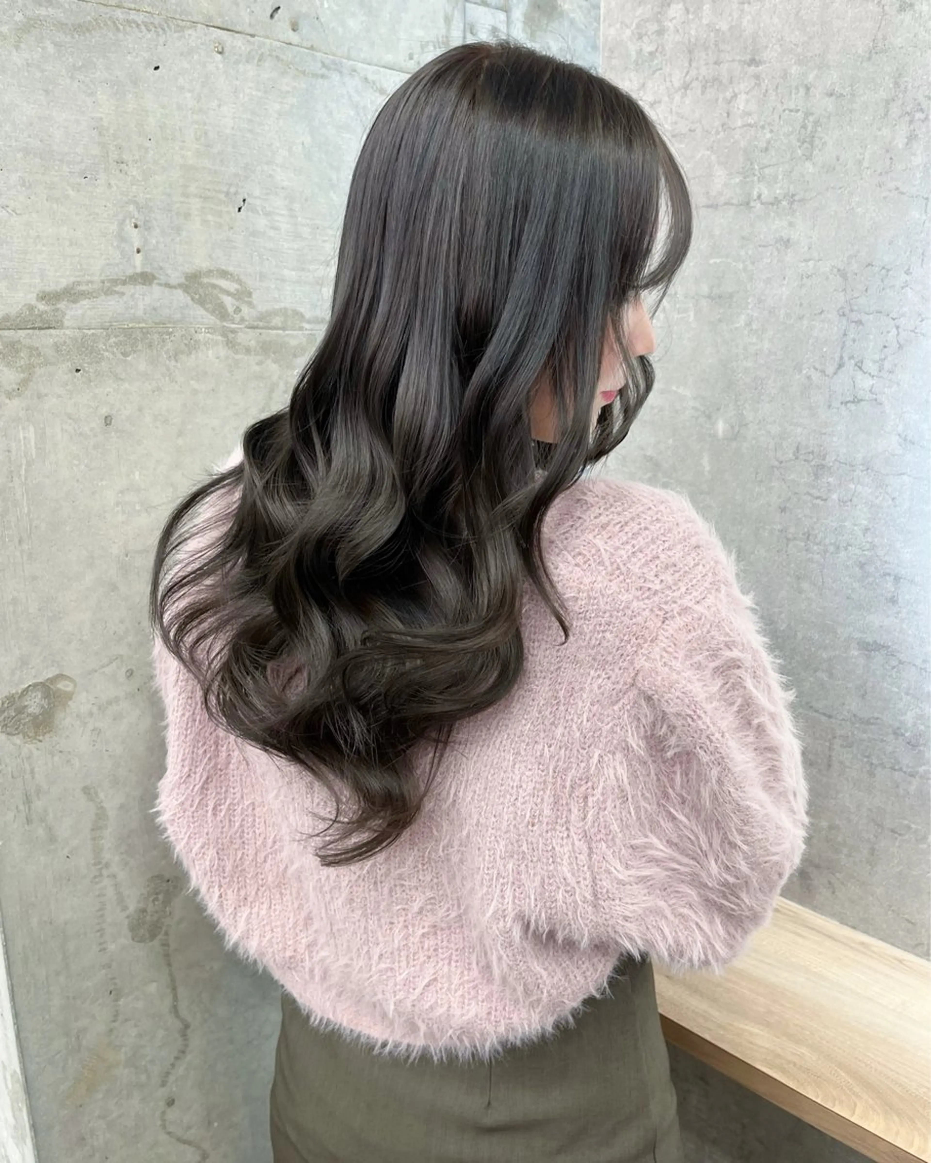 ロング カラー グレージュ 🩷Yui🩷 大人可愛い艶カラーのヘアスタイル
