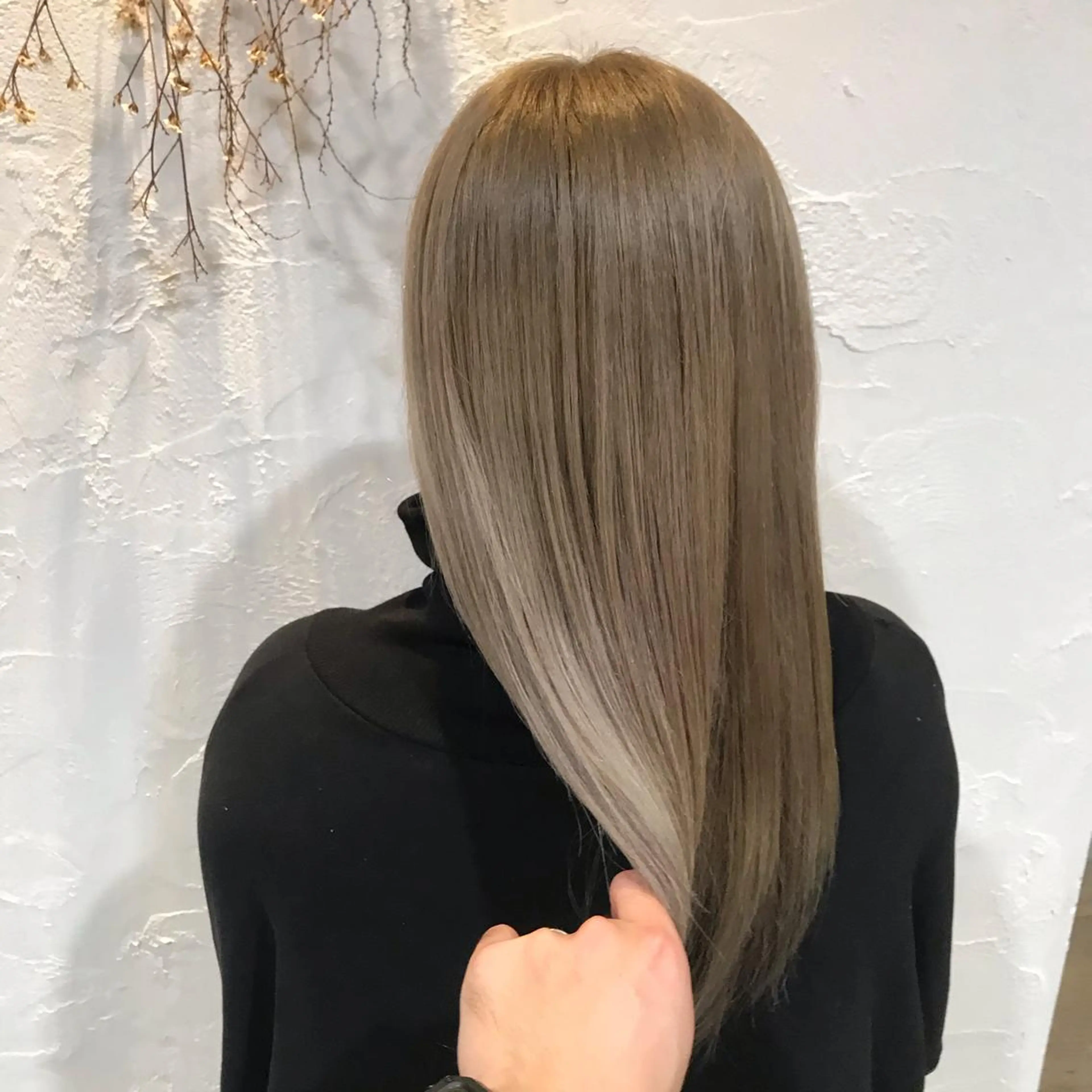 カラー ブリーチ ケアブリーチ 安部 真輝のヘアスタイル