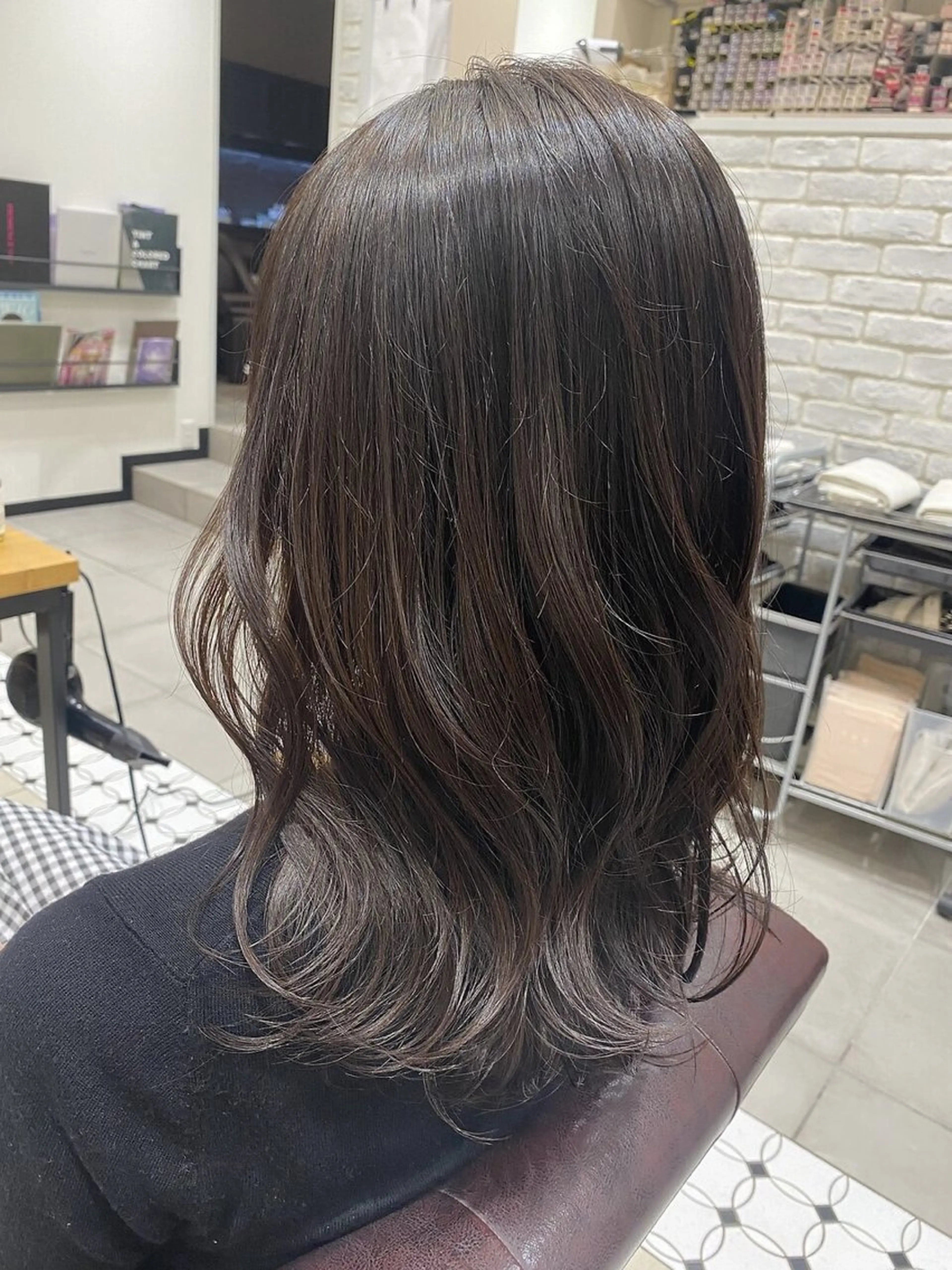 ミディアム カラー 透明感カラー まりん🍒 名駅/レイヤーカットのヘアスタイル
