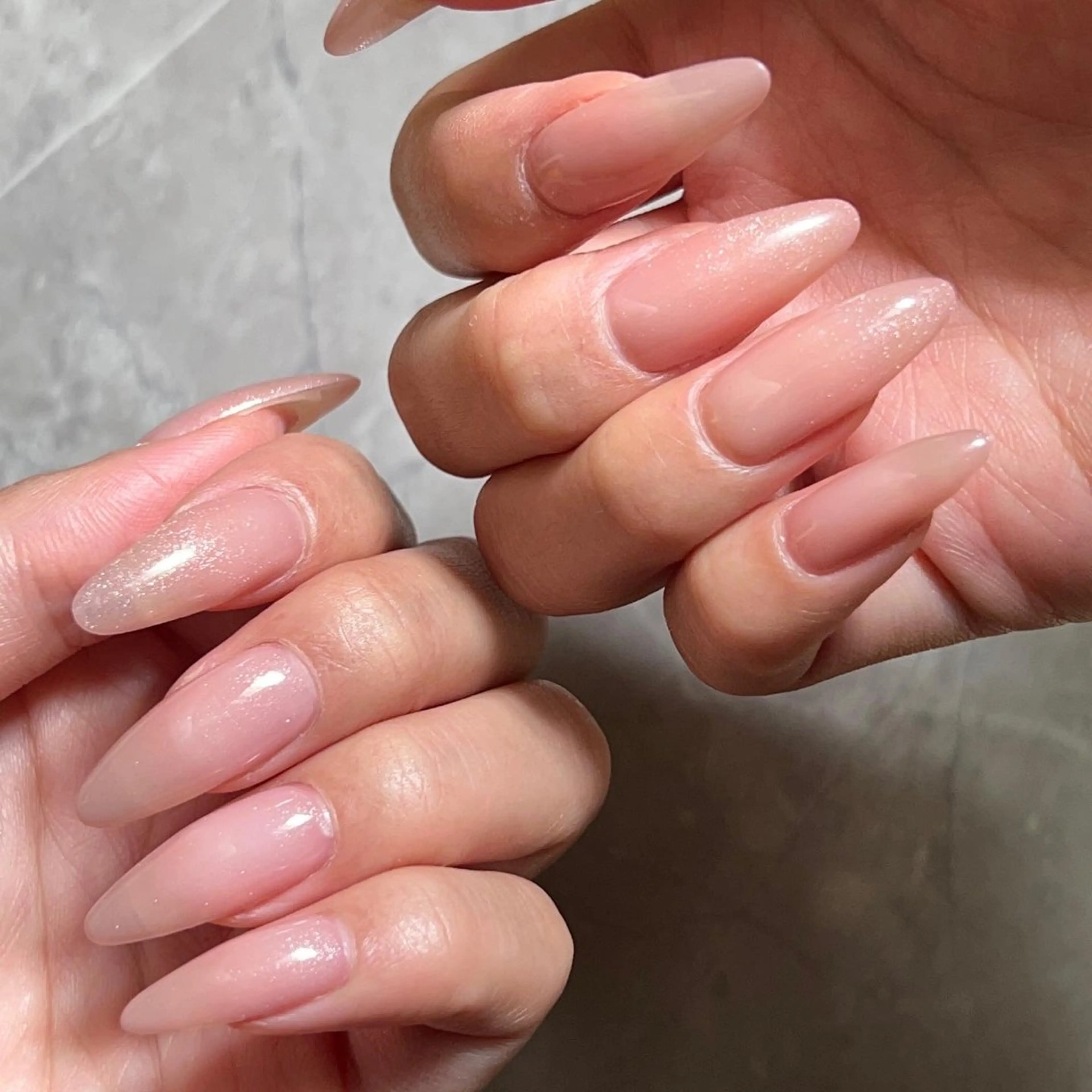 ネイル 長さ出し ワンカラーネイル 赤色 シンプルネイル ネイルチップ Lulea nail所属・Lulea nailのネイルデザイン
