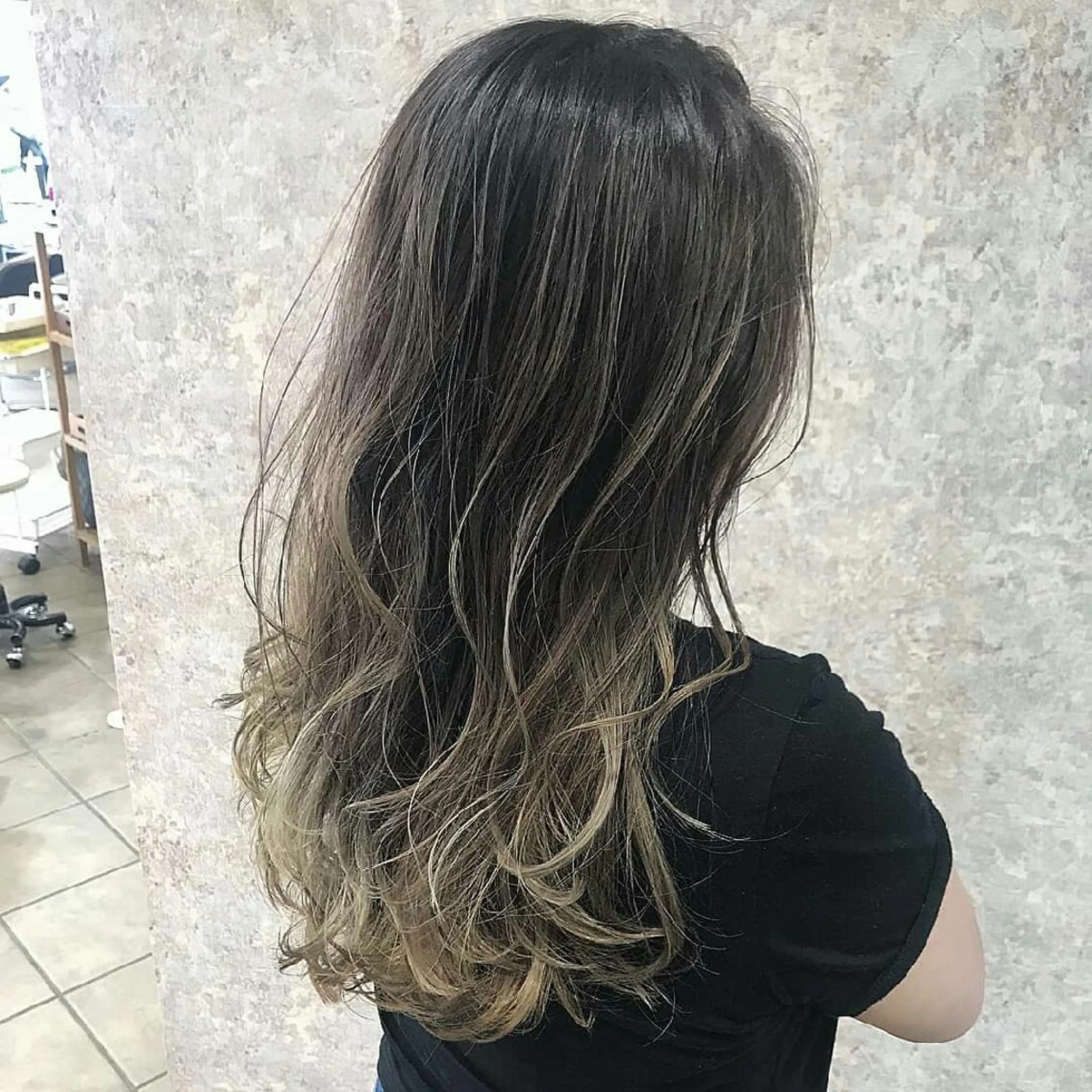 ロング カラー ハイライトカラー ハイライト Luisハイライト　 喜連瓜破、髪質改善のヘアスタイル