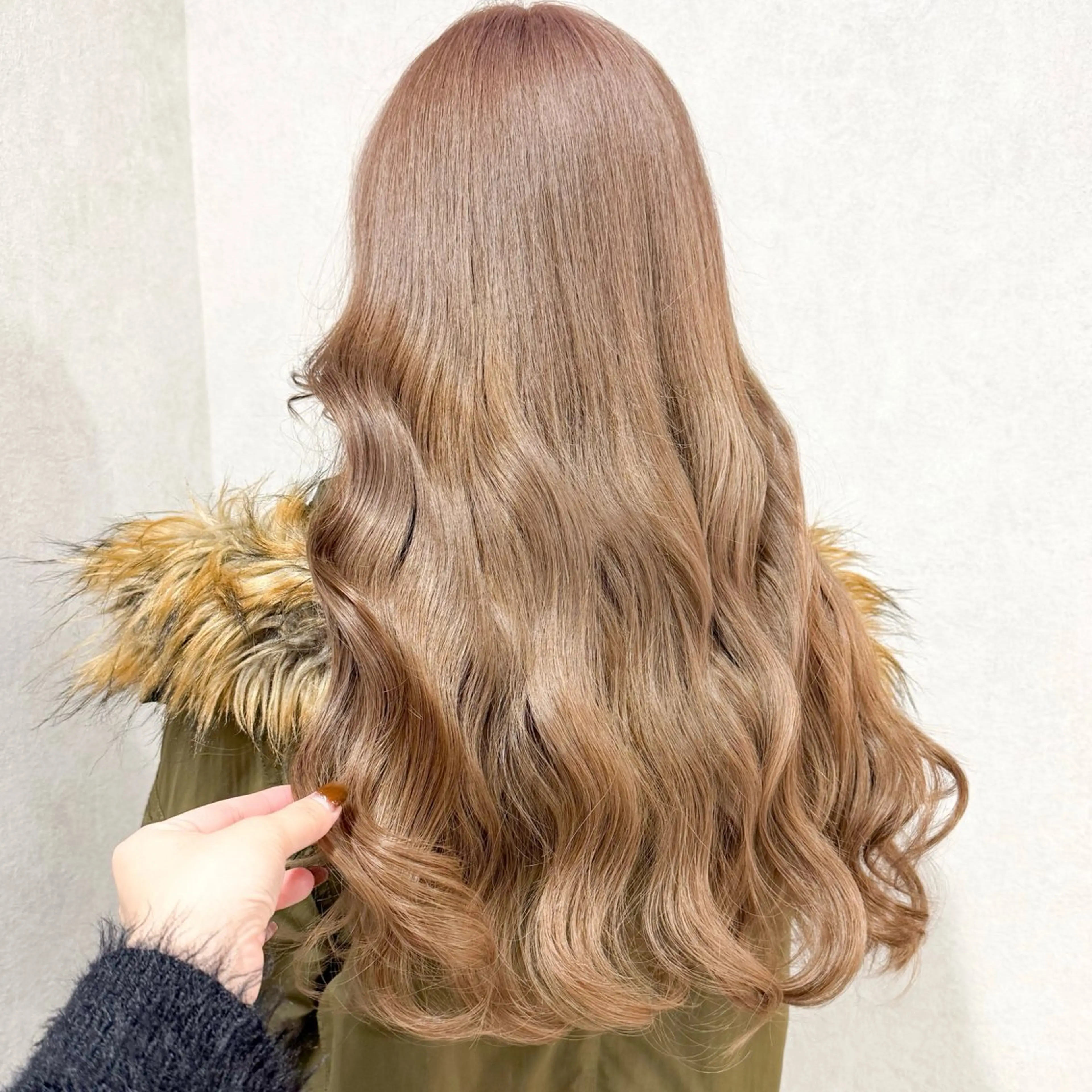 ロング カラー ベージュカラー ブリーチ ケアブリーチ ミルクティーベージュ ヘアカラー レイヤー/暖色/ ミルクティー/マリアのヘアスタイル