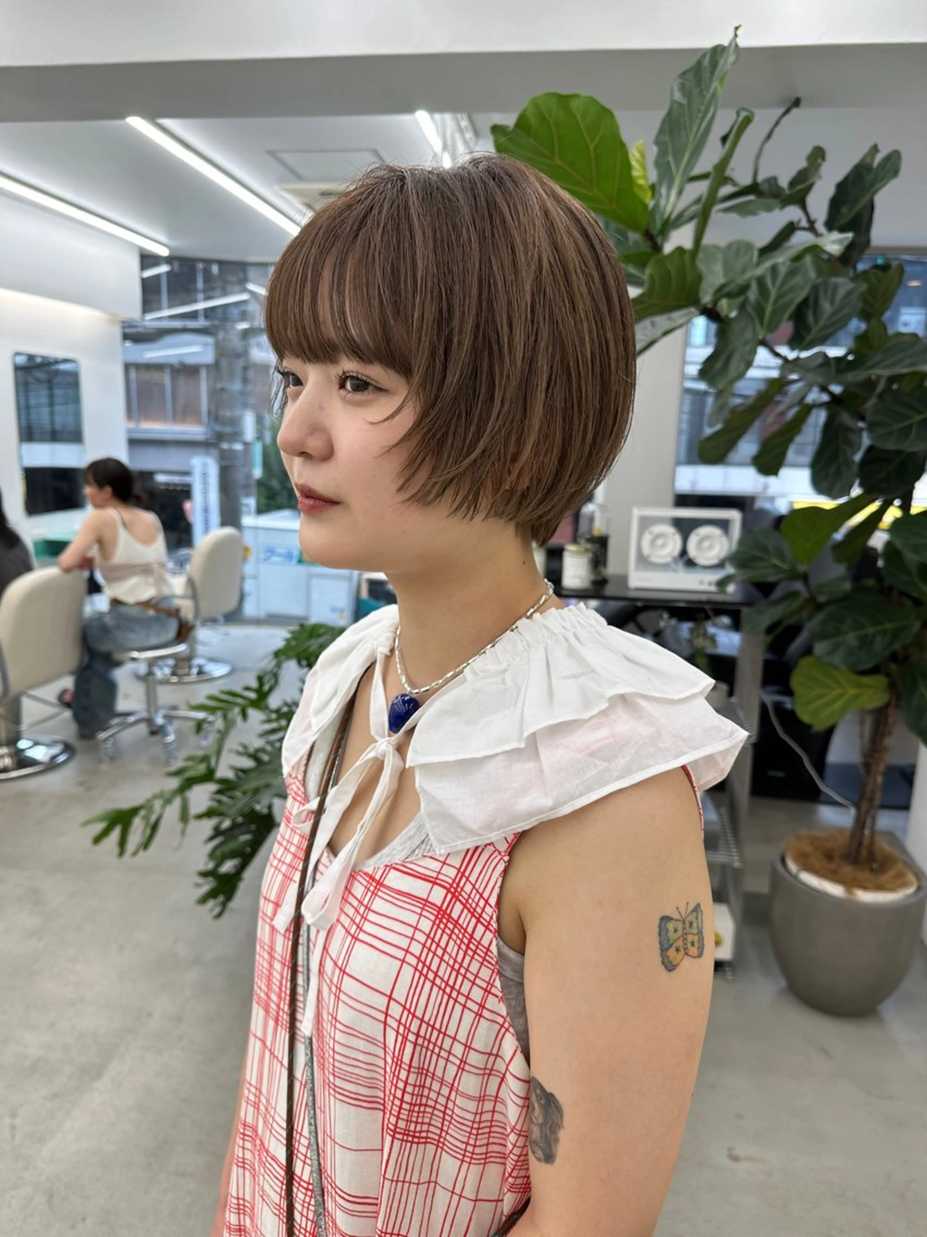 ショート カラー ショートヘア カット ヘアカラー トリートメント ボブ/レイヤー/ケア パーマ/透明感カラーのヘアスタイル