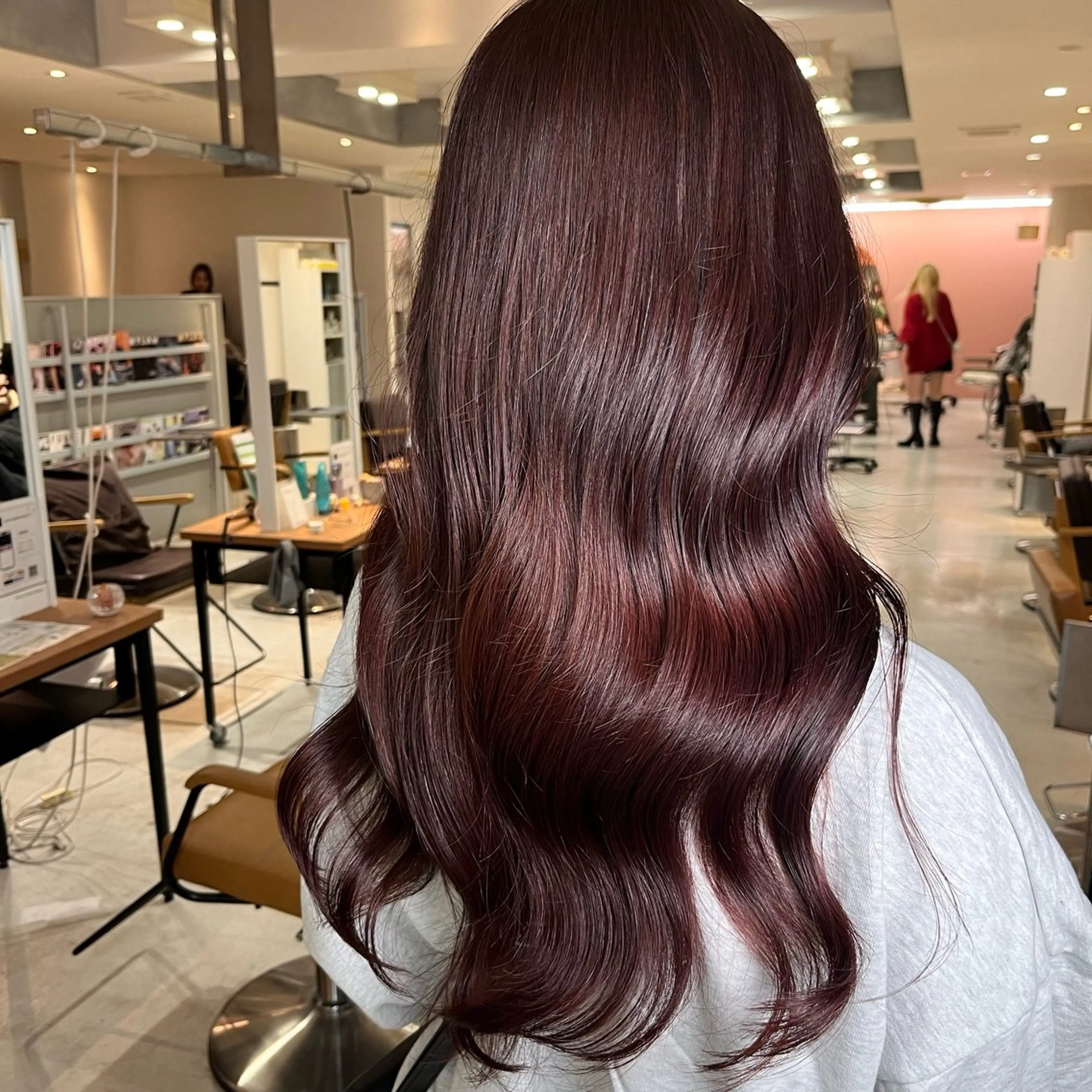 ロング カラー ベージュカラー ブリーチ ケアブリーチ デザインカラー ダブルカラー カット ヘアカラー トリートメント 髪質改善/レイヤ－ /ブリーチ/ほっしーのヘアスタイル