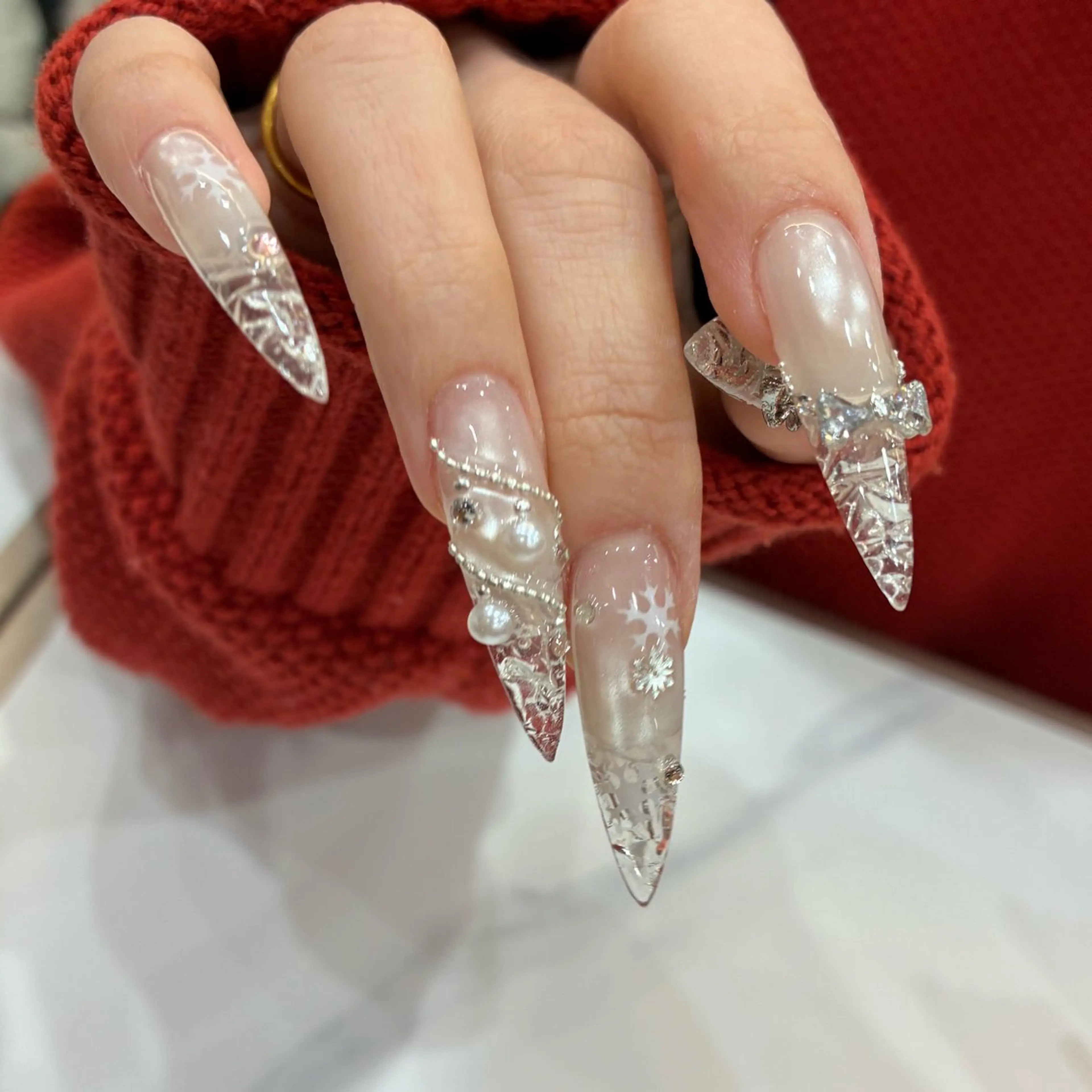 ネイル ブルー チークネイル フレンチネイル ハート ホログラムネイル ハンドネイル インフィニティ ネイルサロンのネイルデザイン