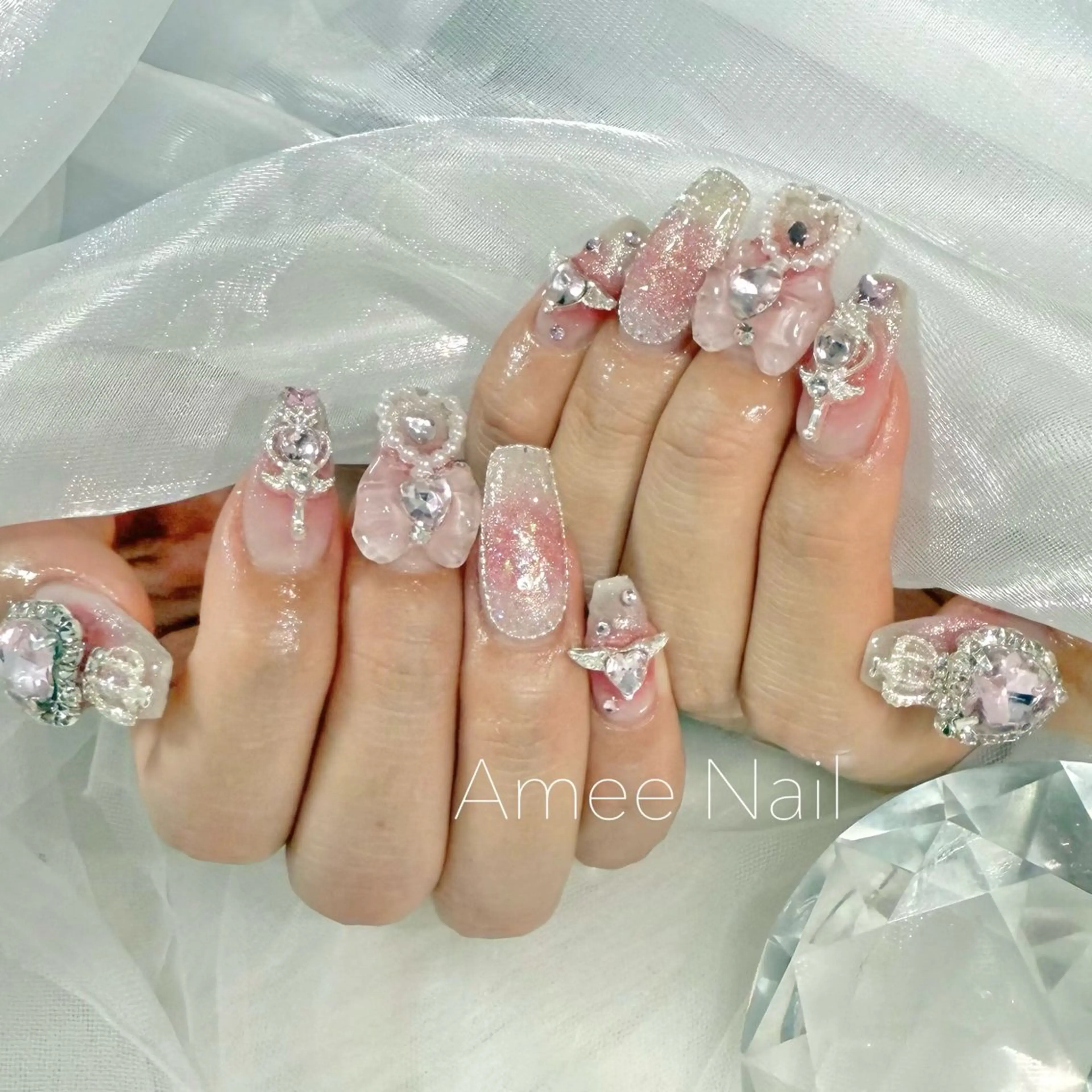ネイル オーロラネイル クリアネイル フラッシュネイル ジェルネイル グラデーション ハンドネイル Amee Nailsalon所属・Amee Nailsalonのネイルデザイン