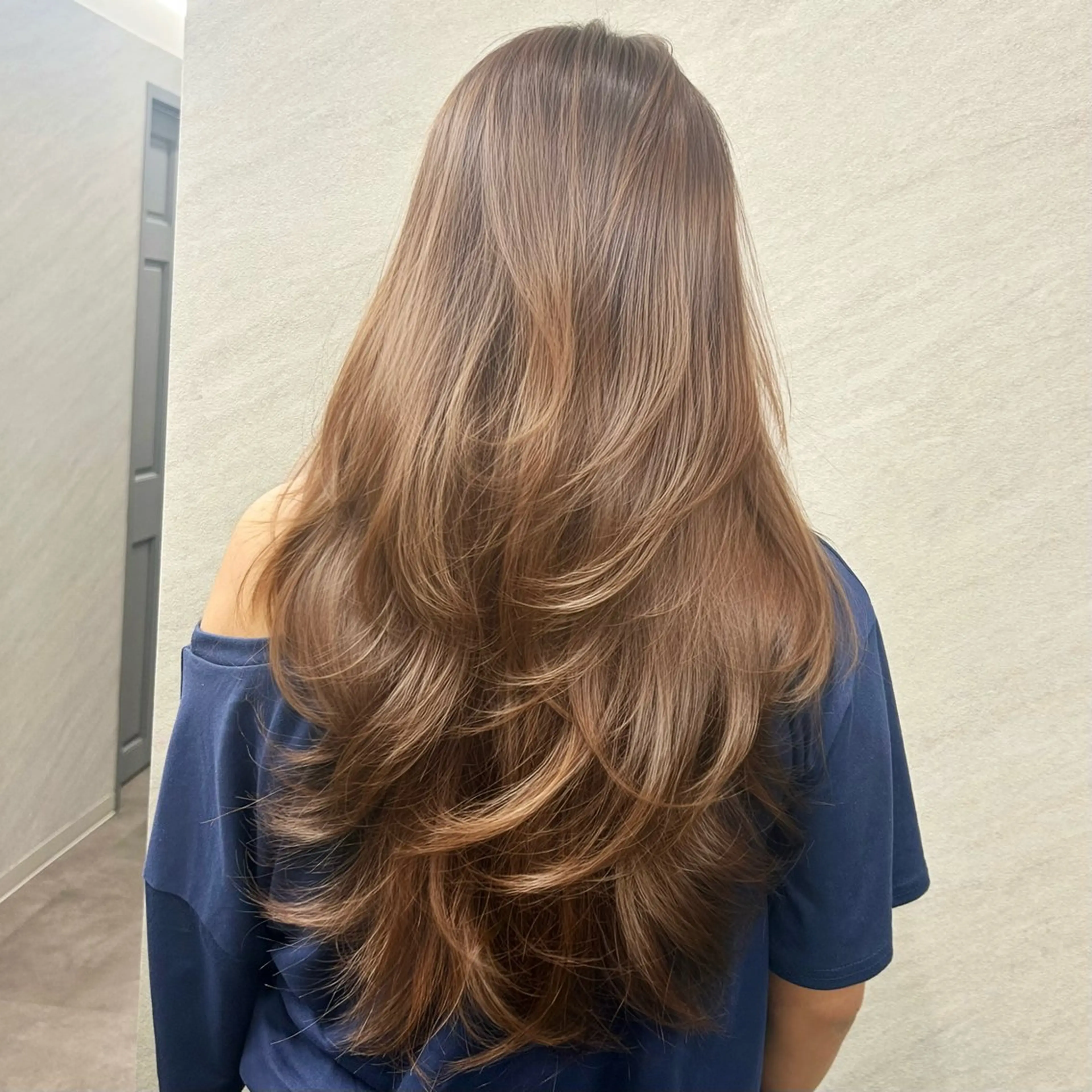 ロング カラー ハイレイヤー レイヤーカット カット ヘアカラー トリートメント FRAME+spa&hair roomなんば駅前店所属・🌸MAYU🌸 ハイトーン➕レイヤーのヘアスタイル