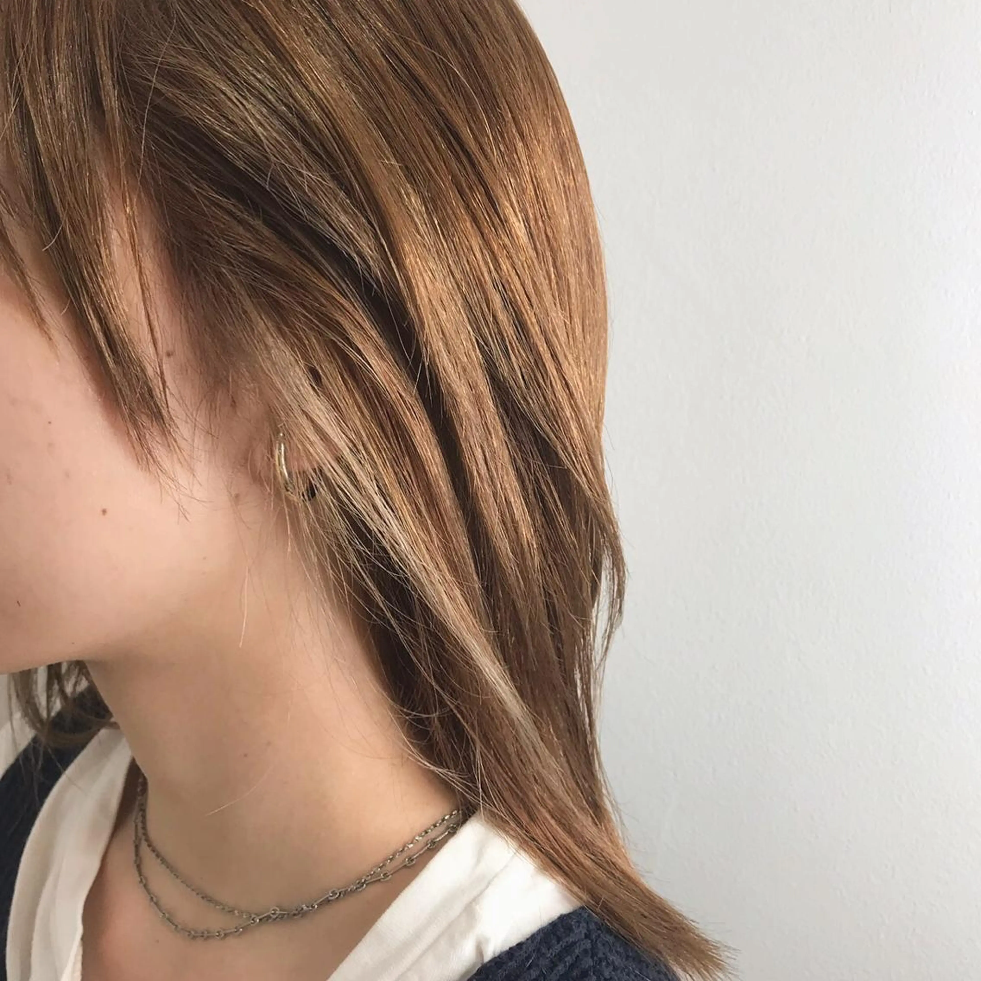 ミディアム カラー ブリーチなしで透け感 暖色カラーボブaoiのヘアスタイル