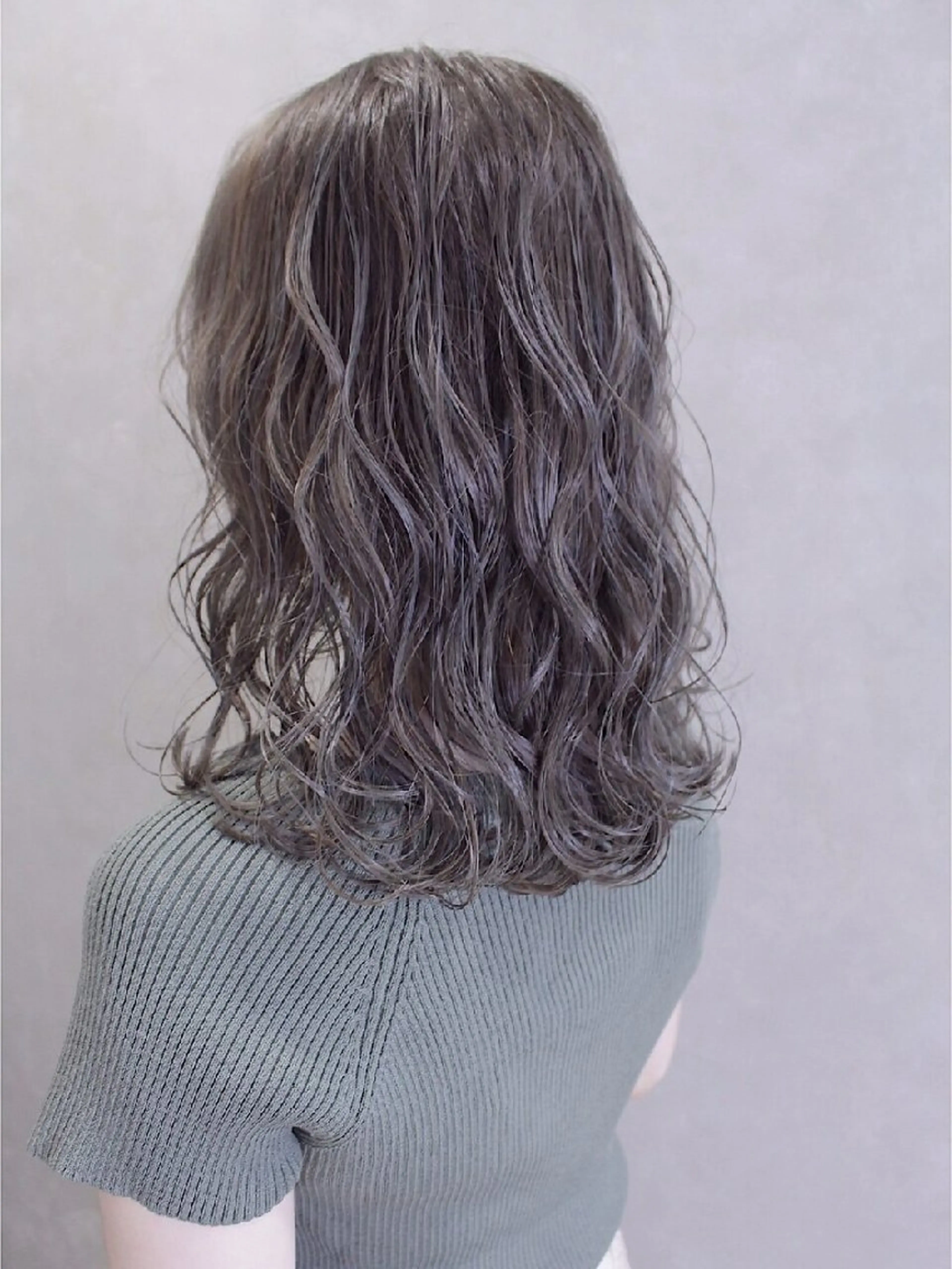 ミディアム カラー ヘアアレンジ ブリーチ ダブルカラー グレージュ ハイライトカラー インナーカラー カット ヘアカラー mood hair salonのヘアスタイル