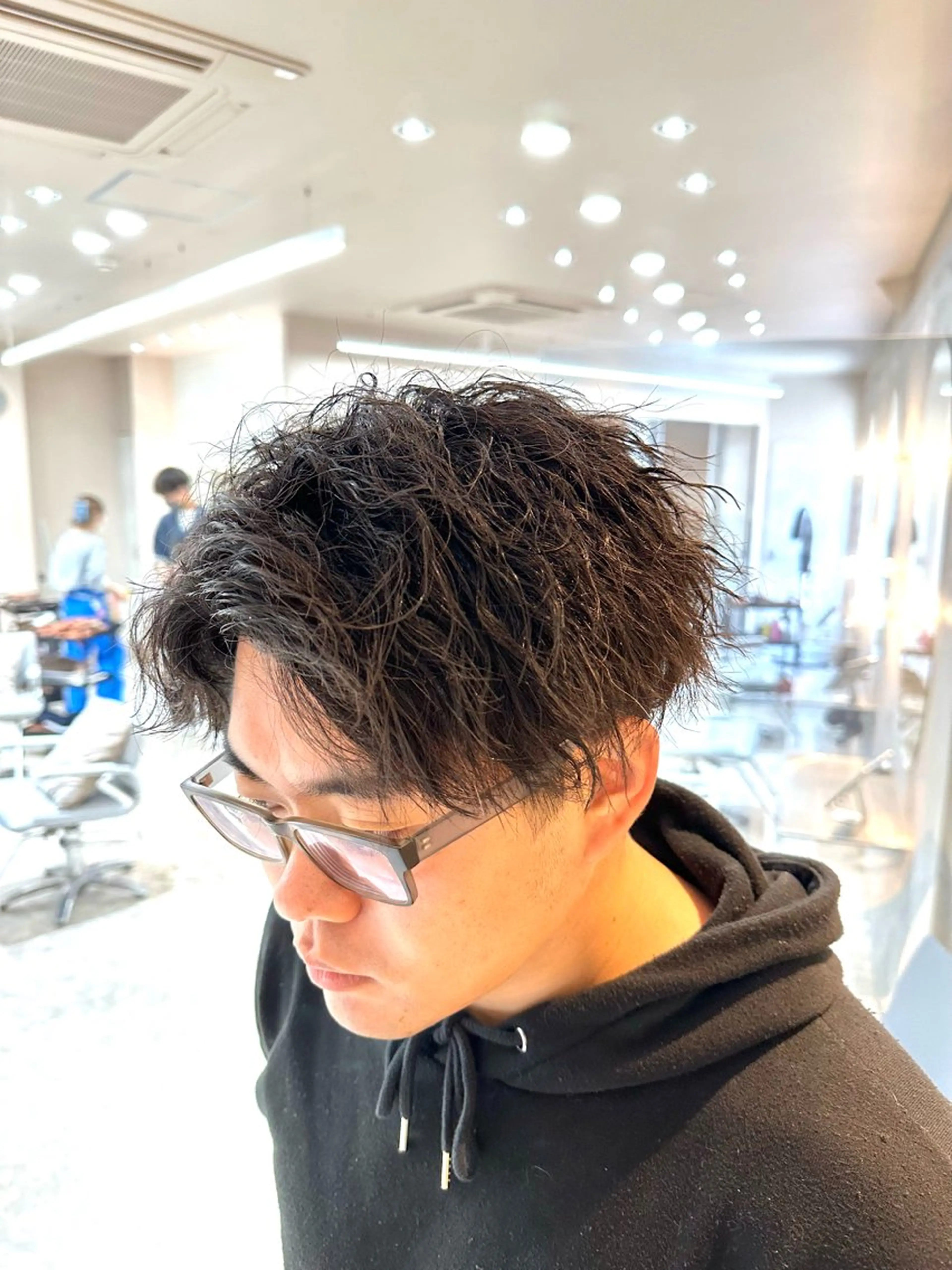 パーマ メンズ アップバング マッシュ メンズパーマ メンズツイストパーマ ツイストスパイラルパーマ 心斎橋本町メンズ 美容師ユースケのヘアスタイル