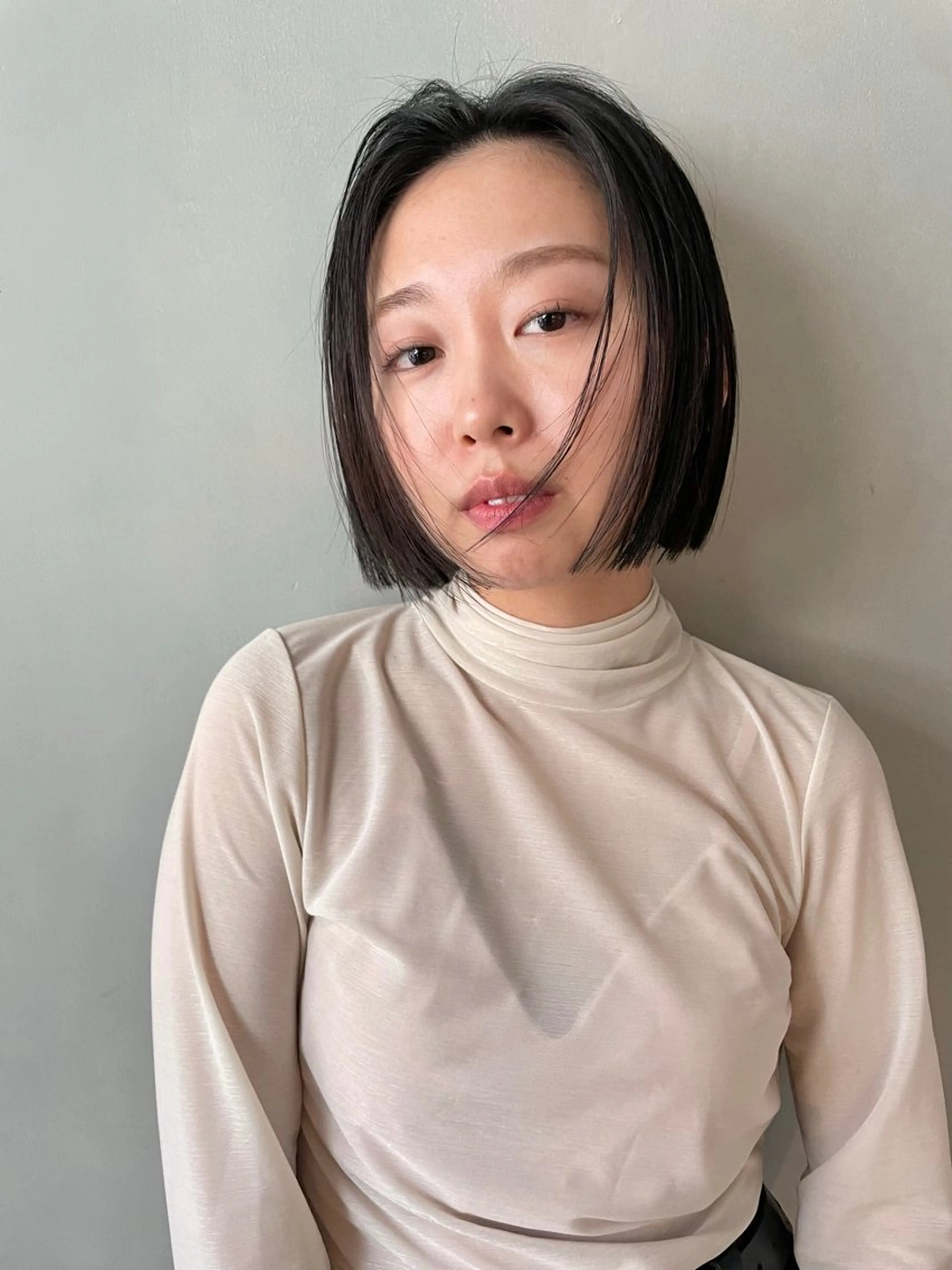 ショート カラー ぱつっとボブ 古家 佑真のヘアスタイル