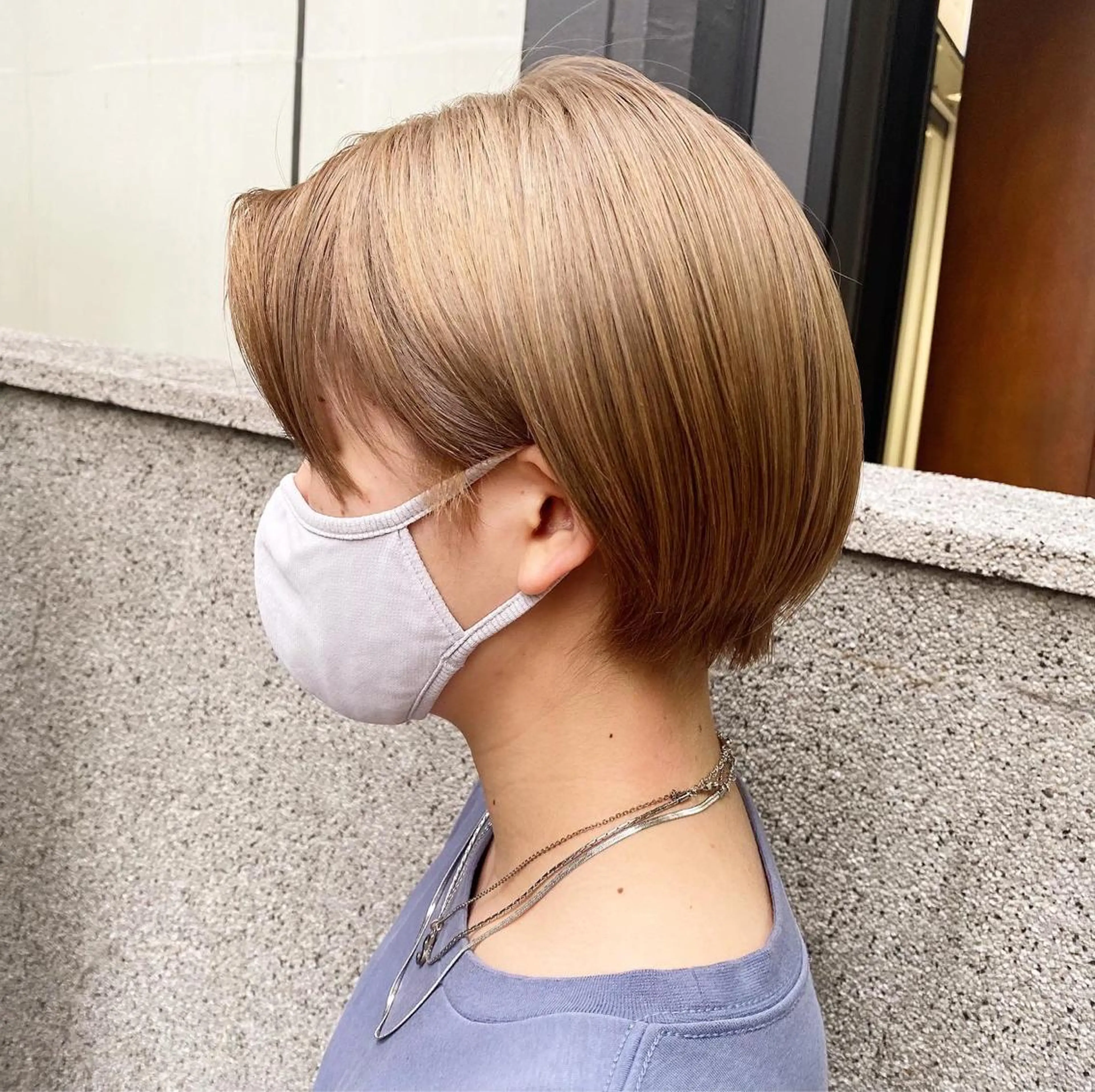 ショート カラー ベージュカラー ブリーチ ミルクティーベージュ LATTE所属・垢抜け顔周り／韓国 ヘア𝑺𝒂𝒌𝒊のヘアスタイル
