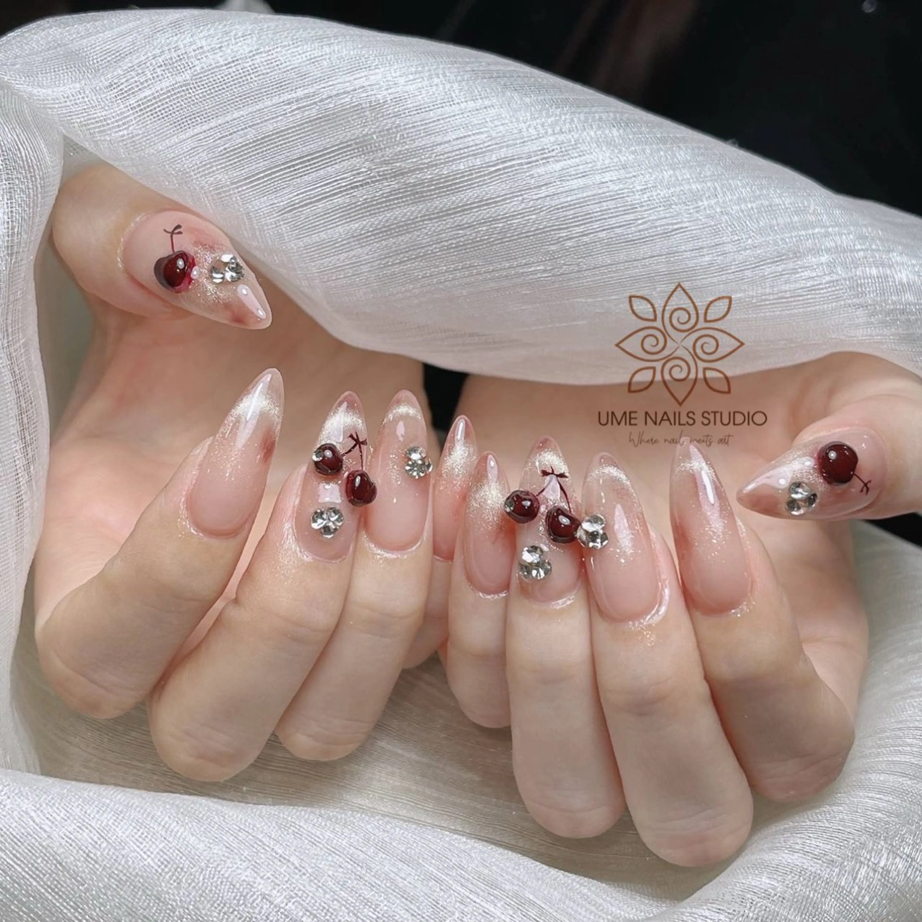 ネイル チークネイル クリアネイル ガーリー キラキラネイル 韓国ネイル ハンドネイル Ume Nail Studioのネイルデザイン