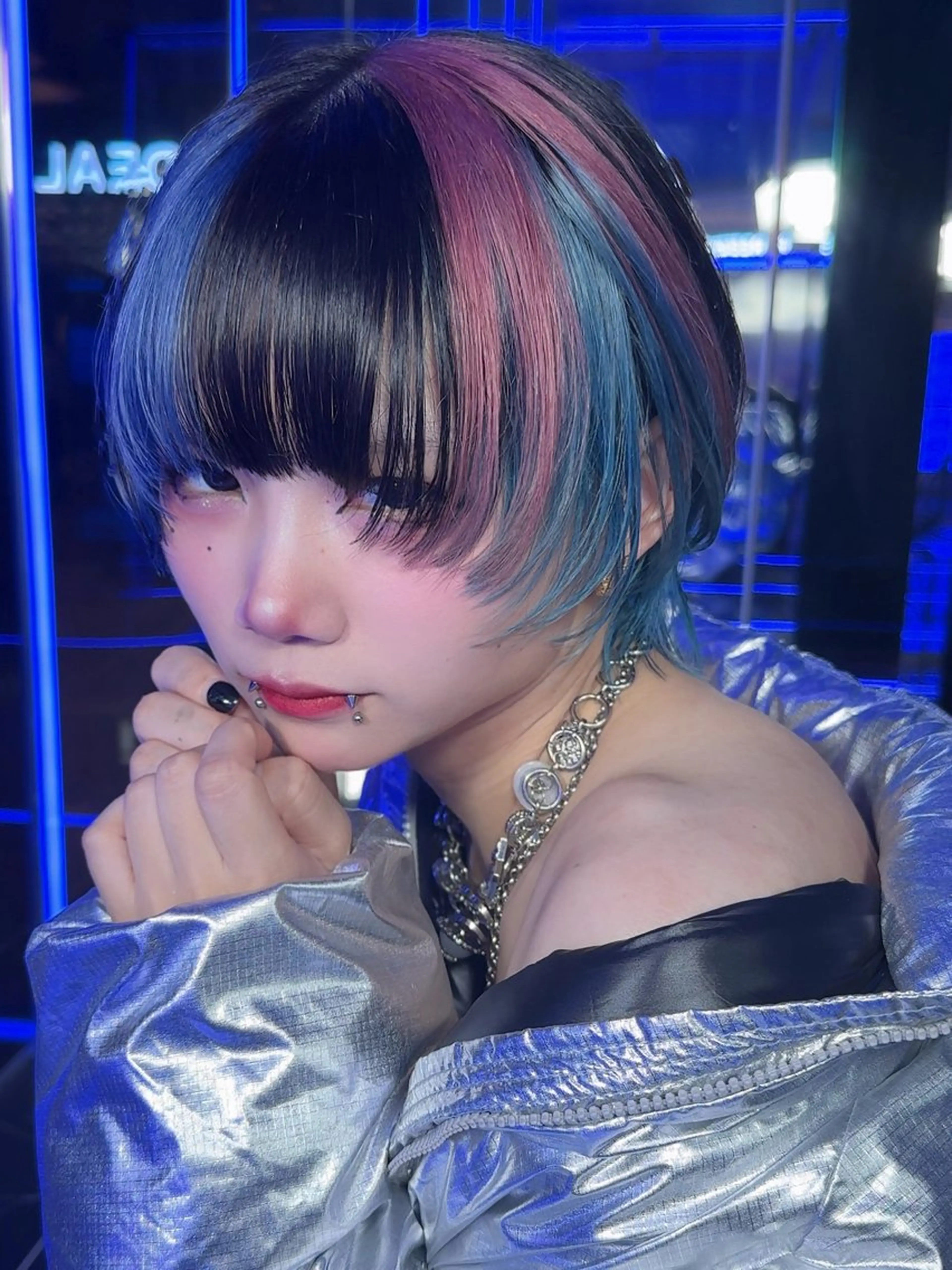 ショート ショートヘア こうき/縮毛ブリーチ デザイン/レイヤーのヘアスタイル
