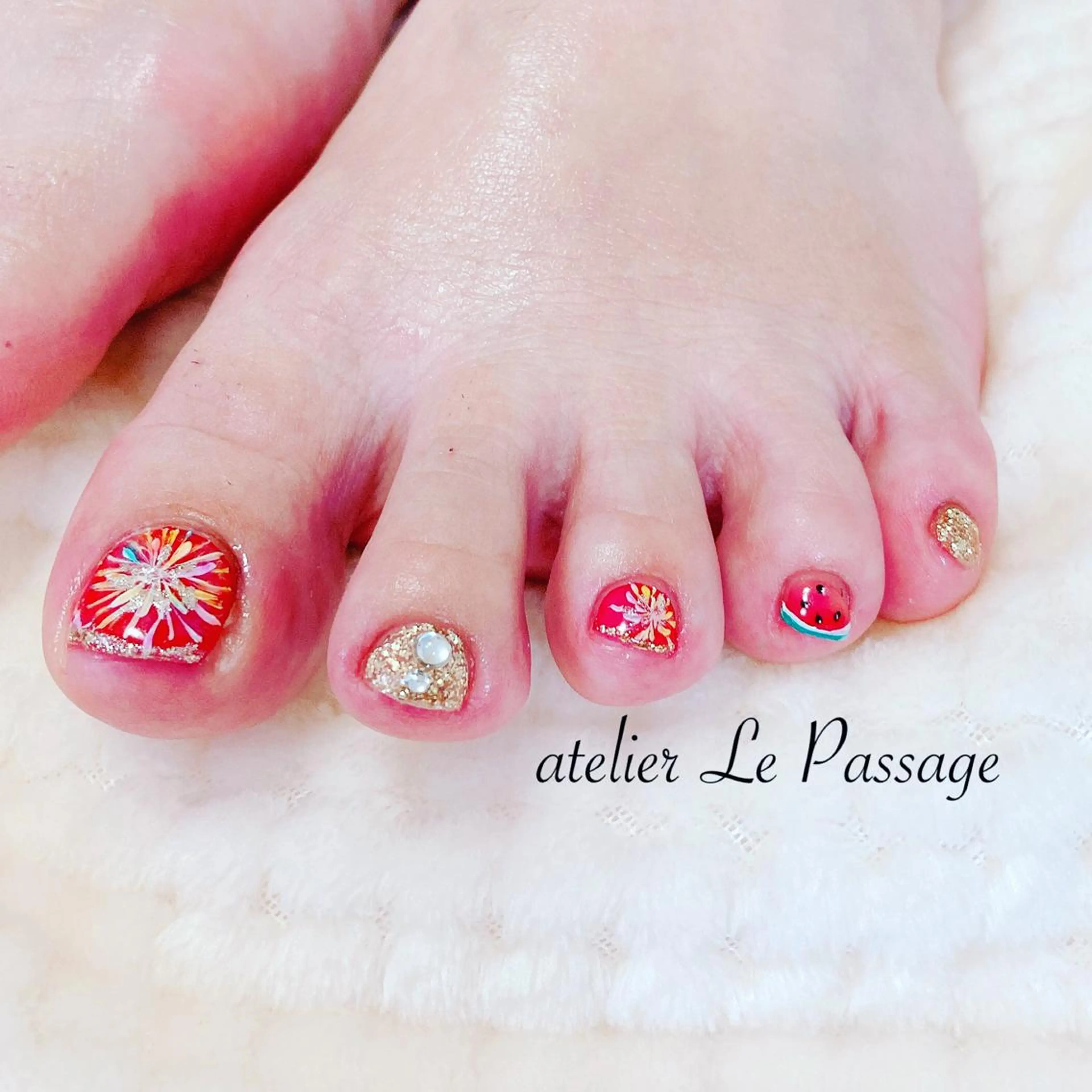 ネイル フットネイル ジェルネイル ラメ(グリッター) パラジェル 赤色 Atelier Le Passage所属・h nakatsukaのネイルデザイン