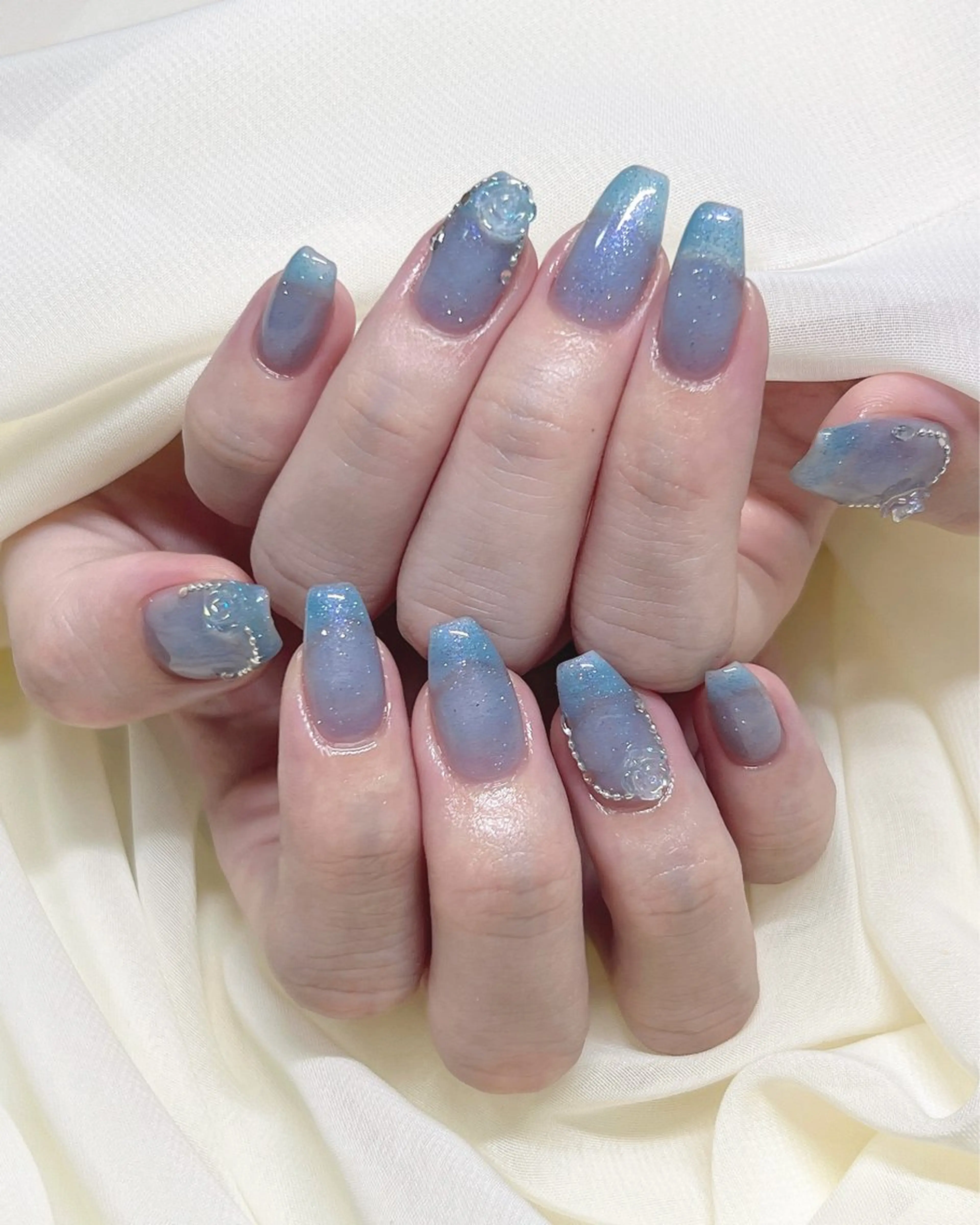 ネイル ブルー キラキラネイル シンプルネイル nail salon MUAのネイルデザイン