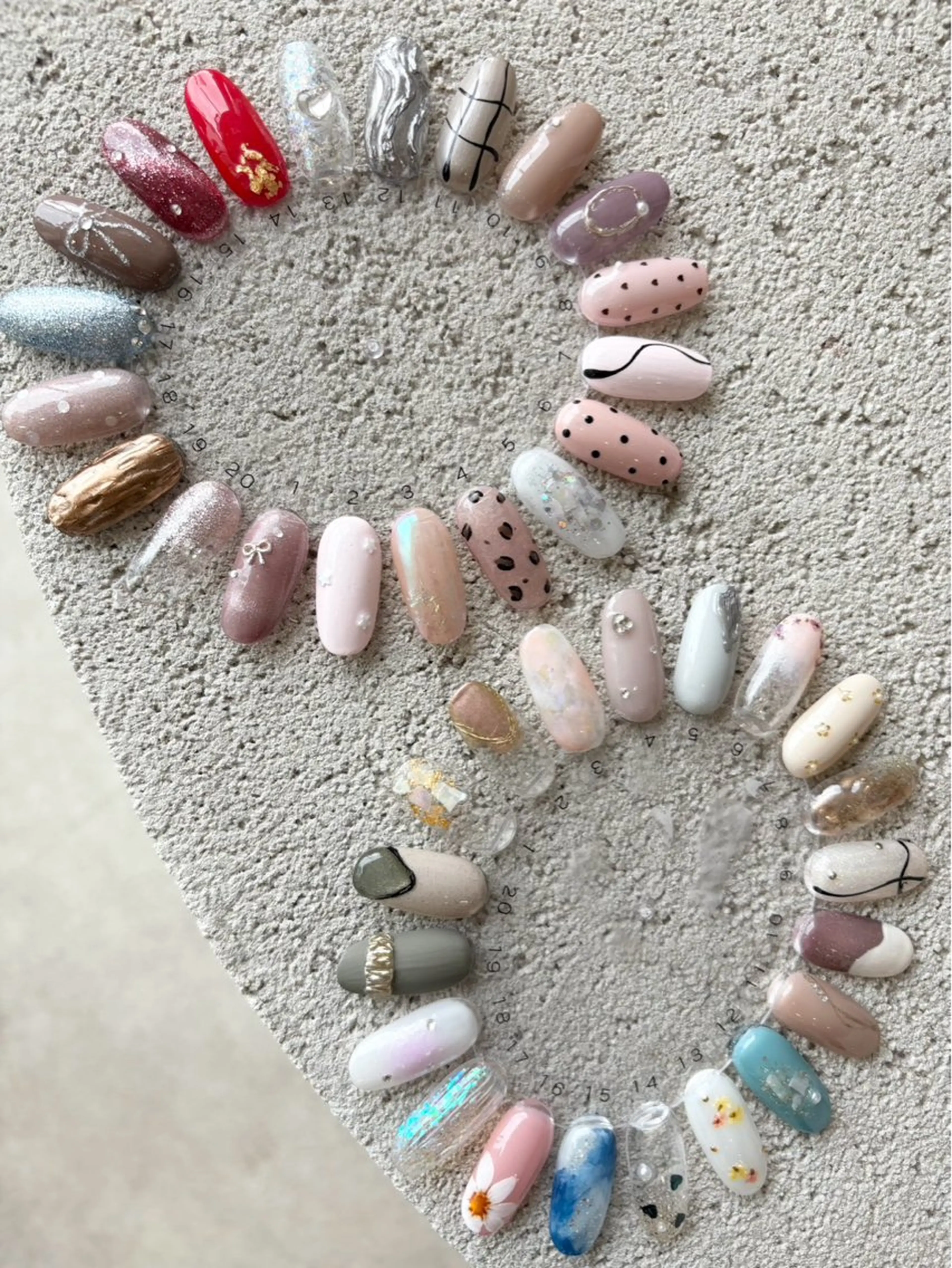 ハンド プチアート(片手1本ずつのアート)の写真