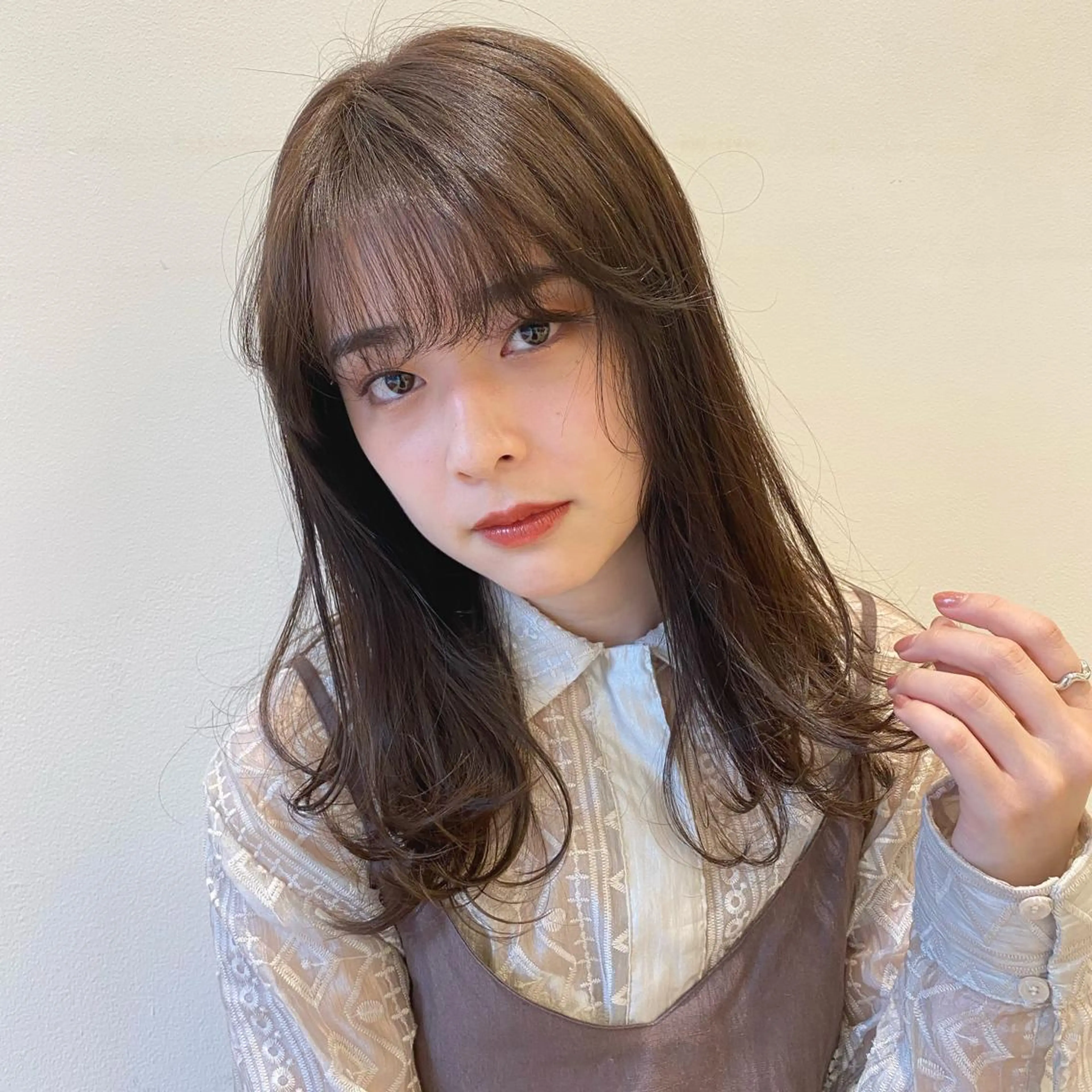 プレイングカラー🤍 細めハイライトのヘアスタイル