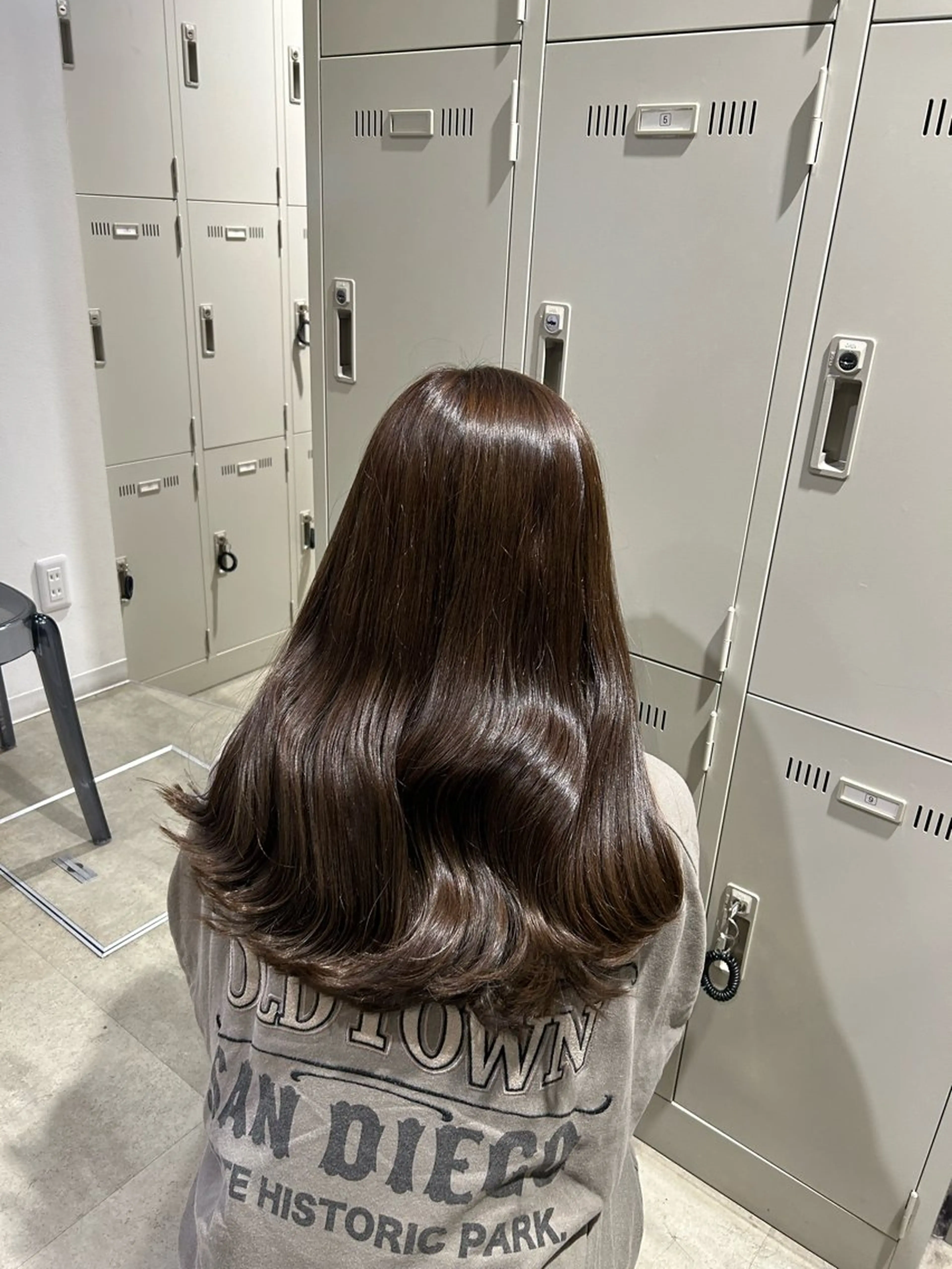 セミロング カラー カット ヘアカラー トリートメント ヘッドスパ 韓国ヘア暗髪 ダブルカラーメンズ可のヘアスタイル