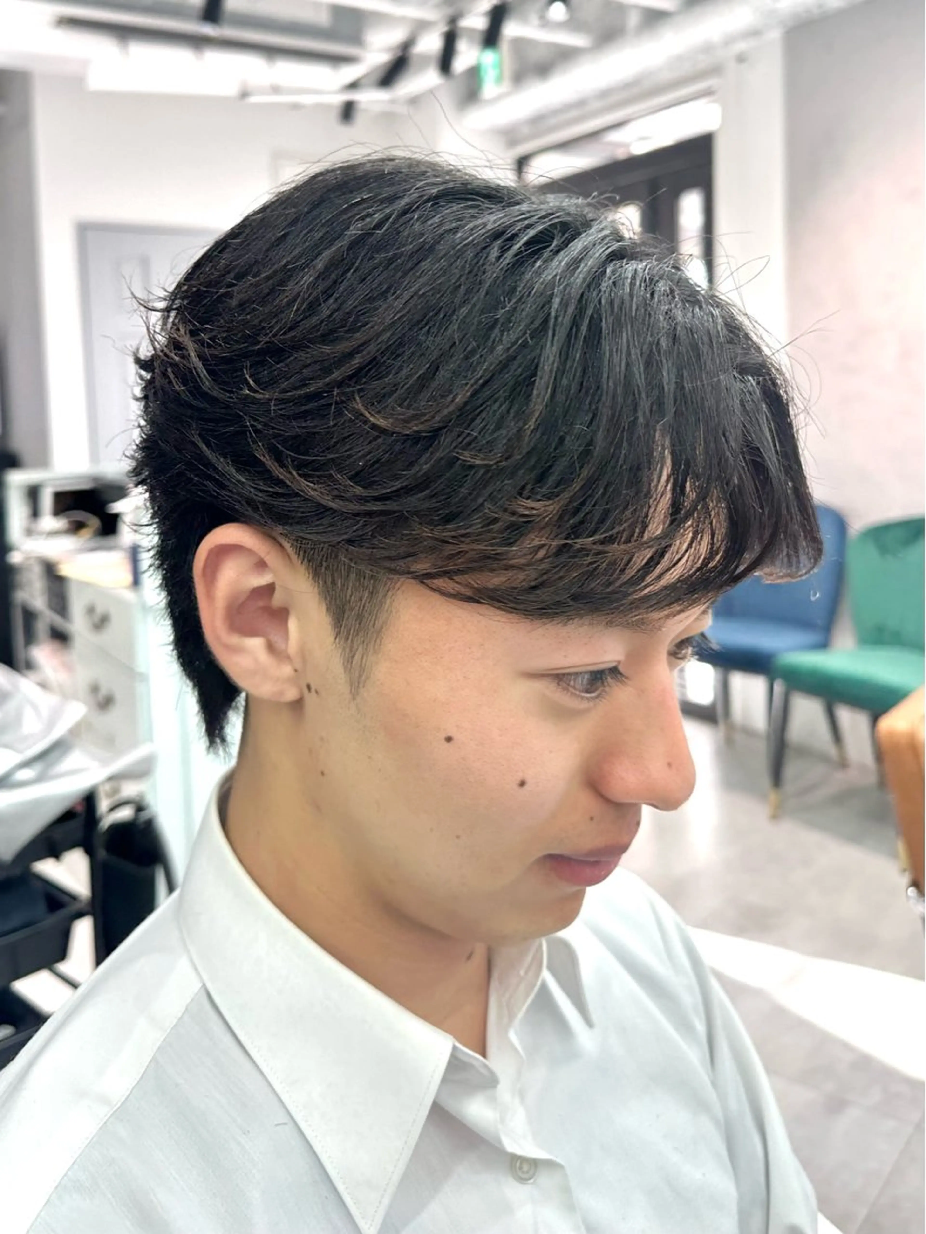 メンズ メンズブリーチ センターパート メンズパーマ 岐津公太 メンズ縮毛矯正のプロのヘアスタイル