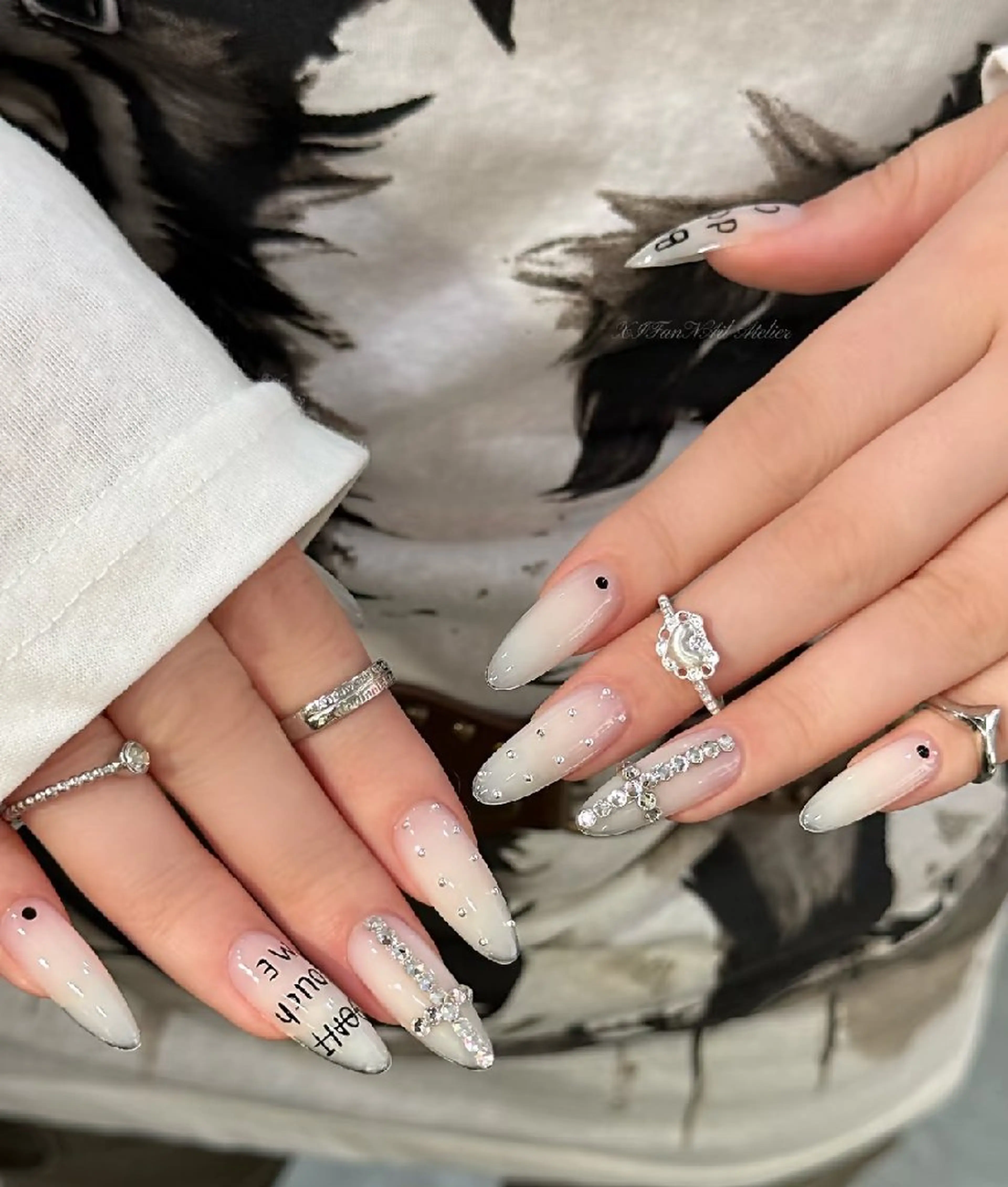 ネイル チークネイル フレンチネイル ジェルネイル ガーリー キラキラネイル ハンドネイル UM Nail Salonのネイルデザイン