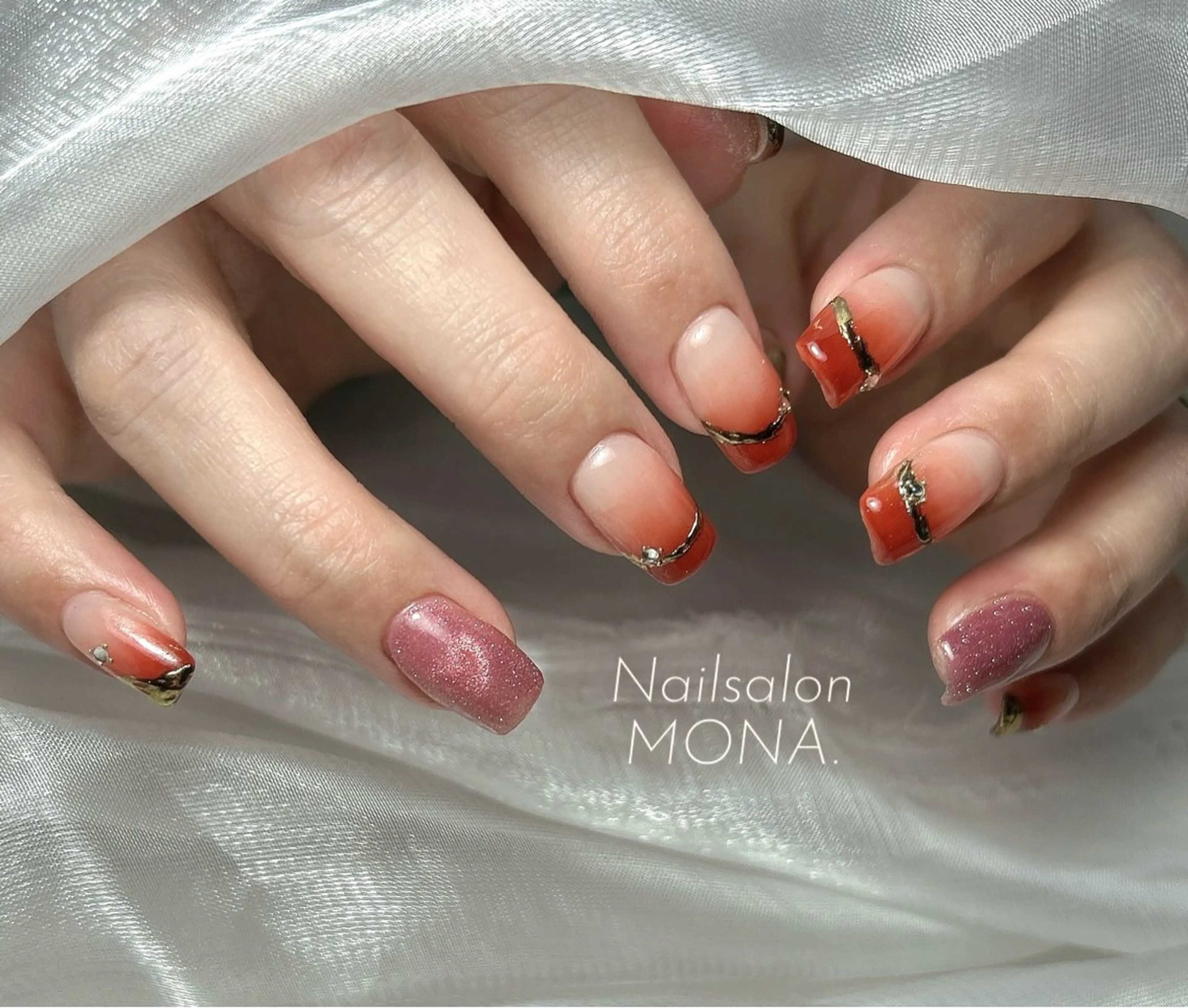 ネイル ゴールド グラデーション 赤色 ハンドネイル Nailsalon MONA.のネイルデザイン