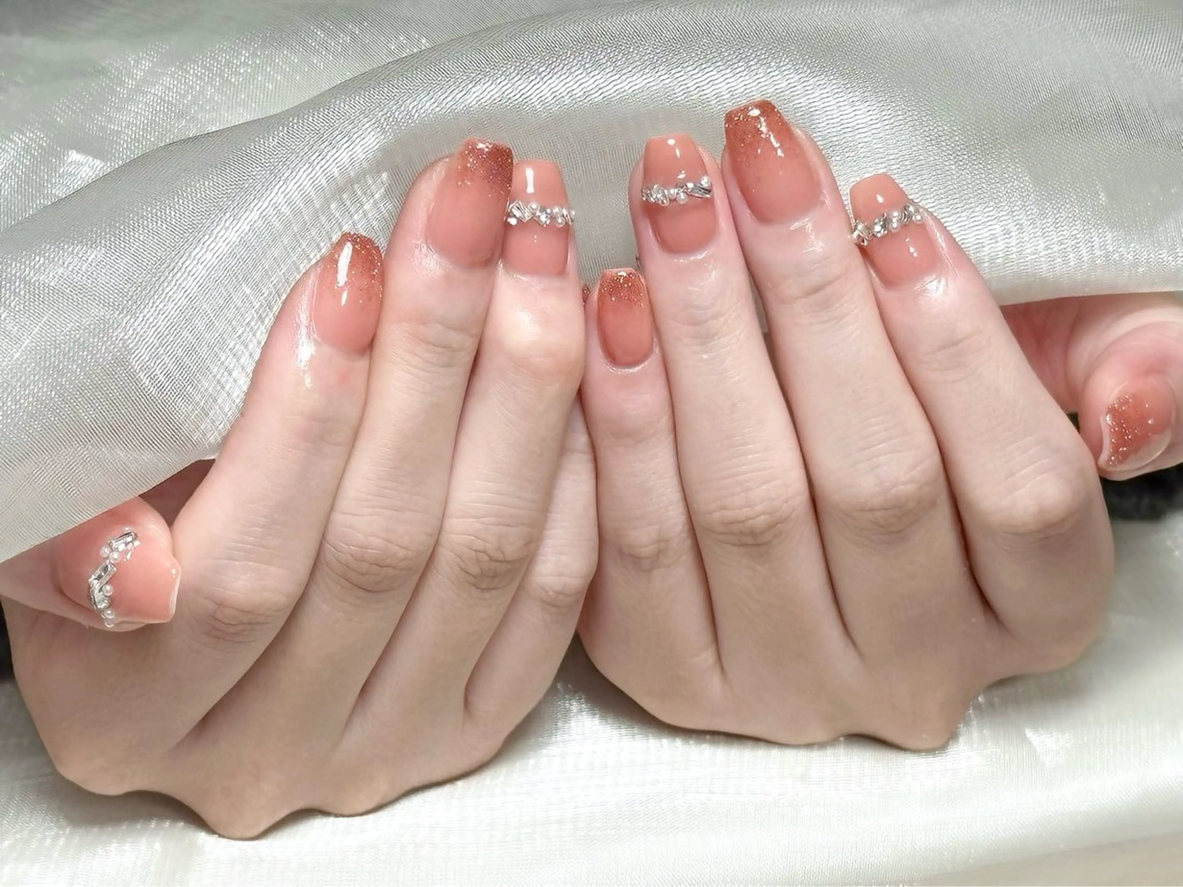 ネイル 長さ出し フレンチネイル グラデーション マグネットネイル マグネットフレンチ リ サのネイルデザイン